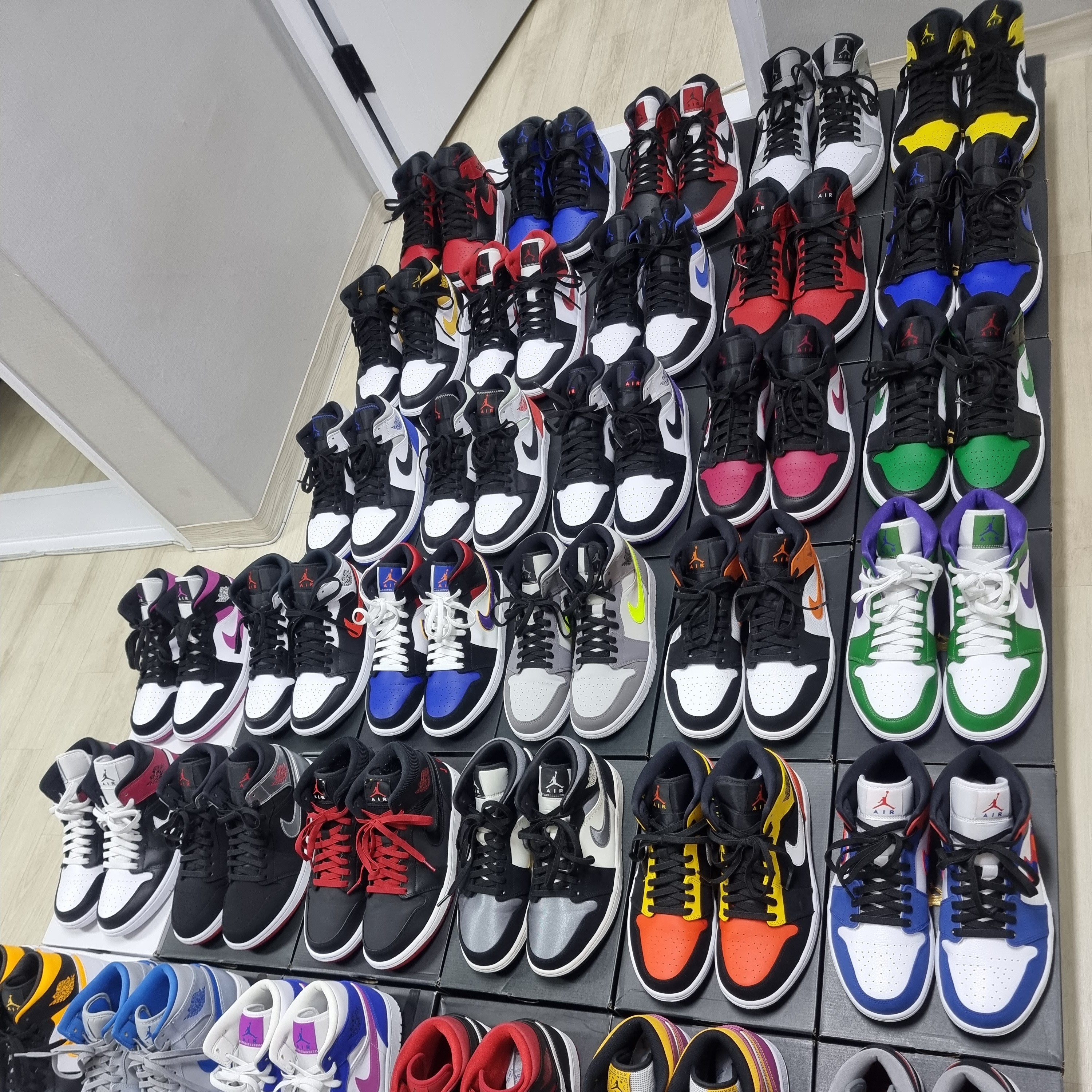 Jordan 1 Mid Light Smoke Grey, Jordan 1 Mid Shattered Backboard 착용 스타일 - 3