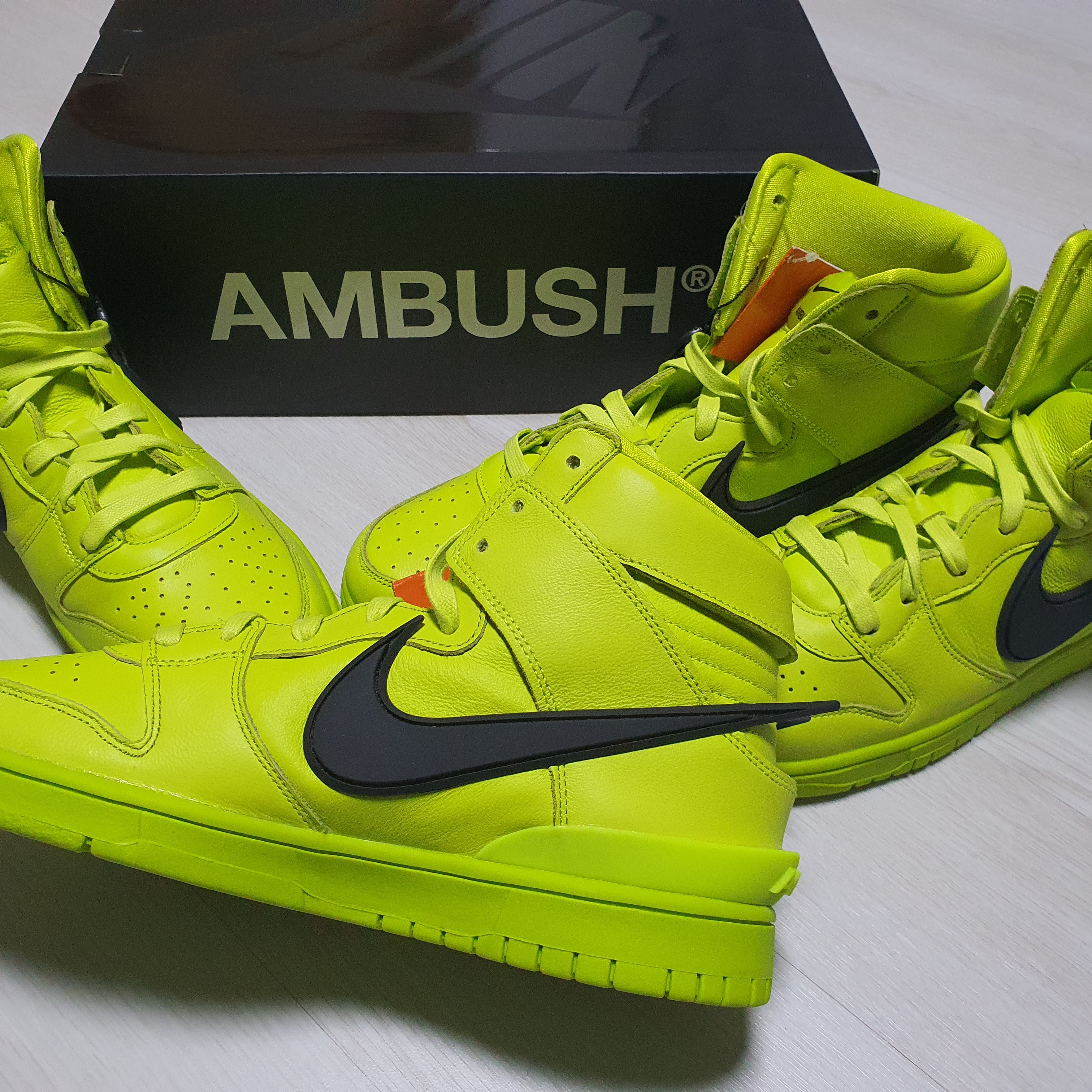 Nike x Ambush Dunk High Flash Lime 착용 스타일 - 3