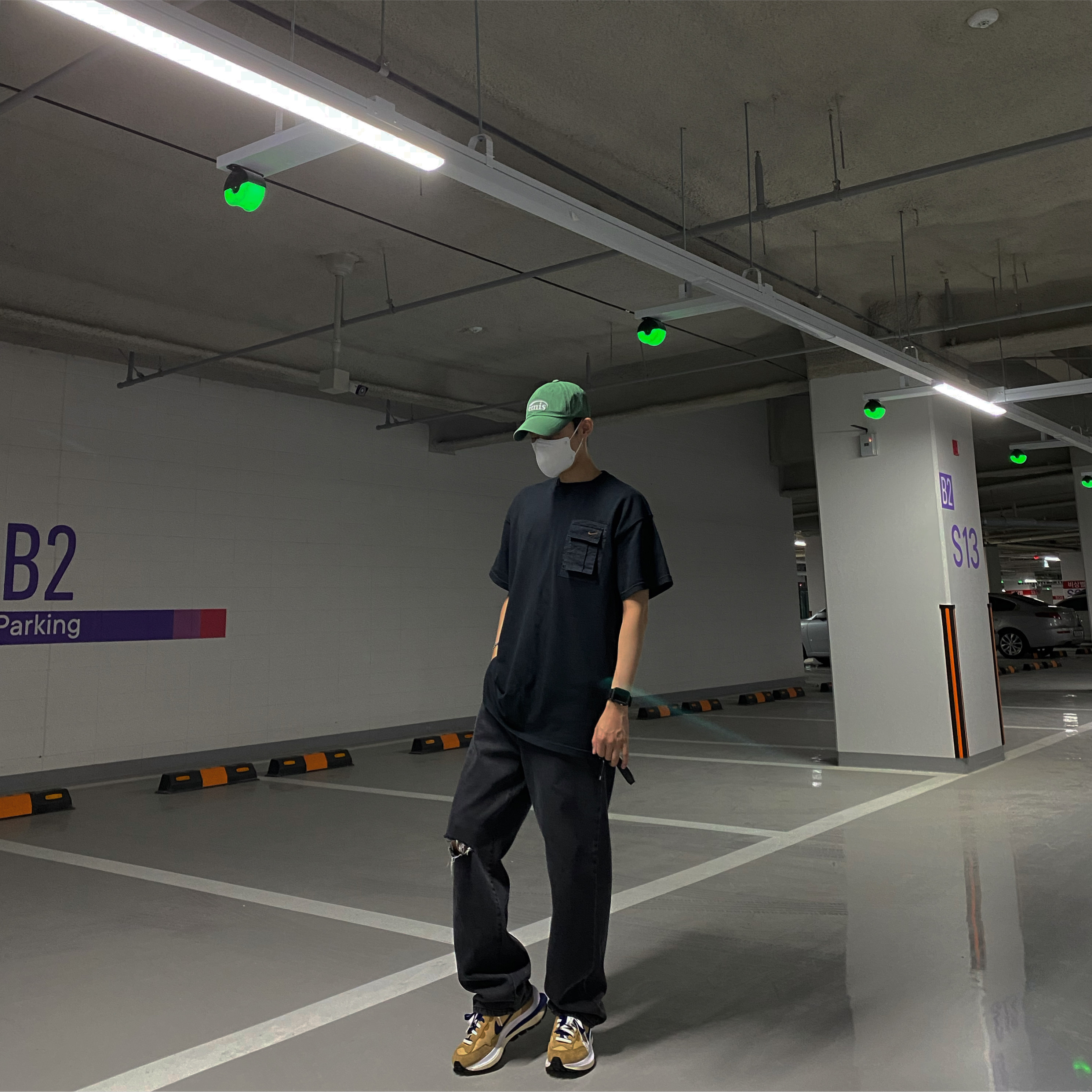Nike x Sacai VaporWaffle Sesame and Blue Void, Nike x Travis Scott NRG AG T-Shirt Black 착용 스타일