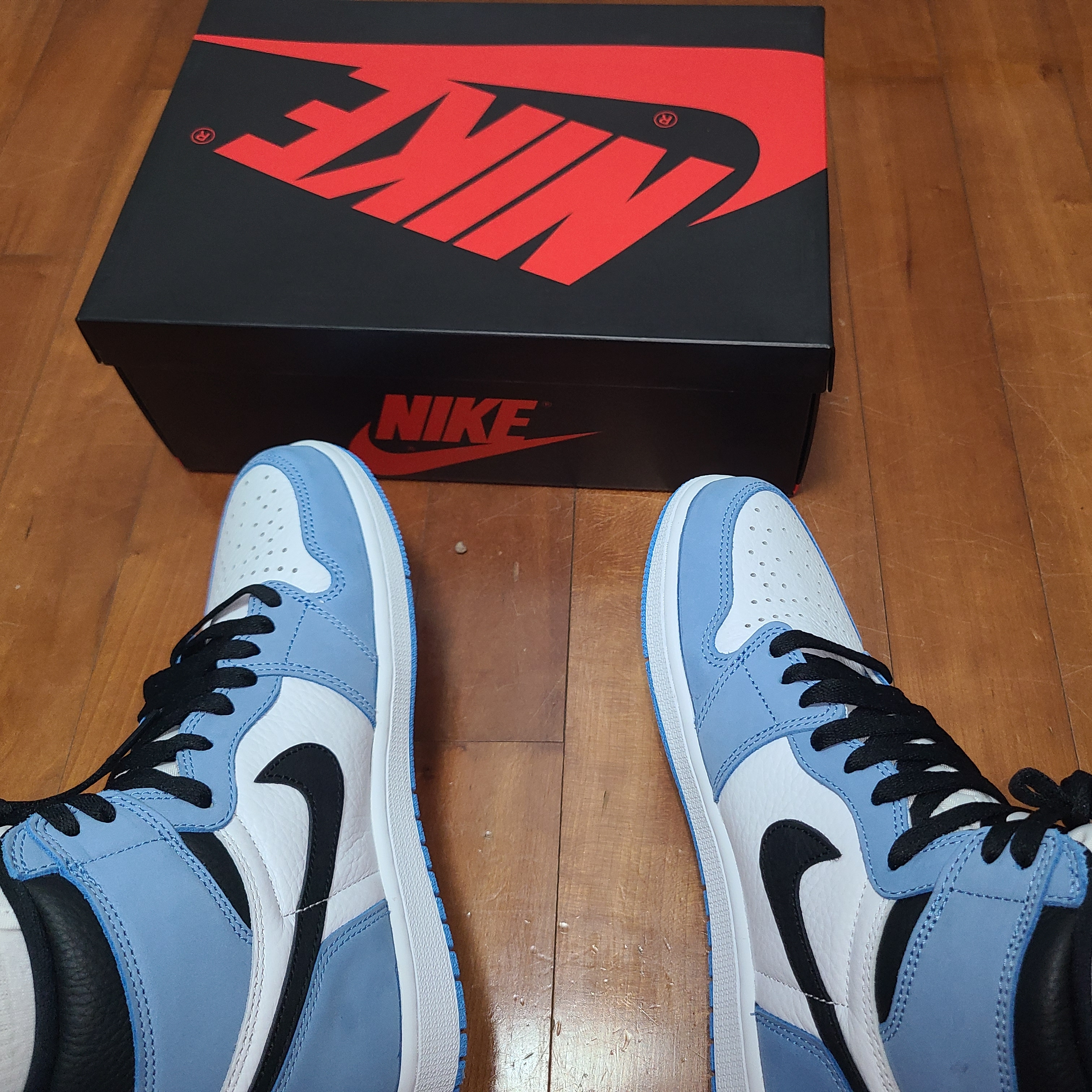Jordan 1 Retro High OG University Blue 착용 스타일