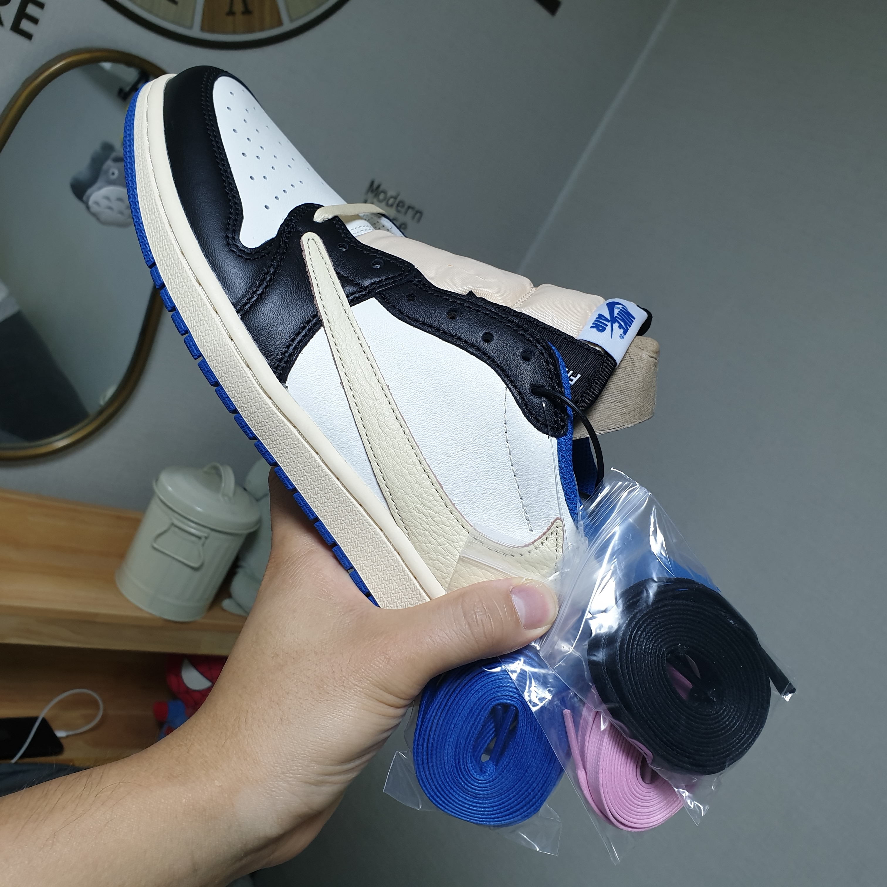 Jordan 1 x Travis Scott x Fragment Retro Low OG SP Military Blue 착용 스타일 - 4