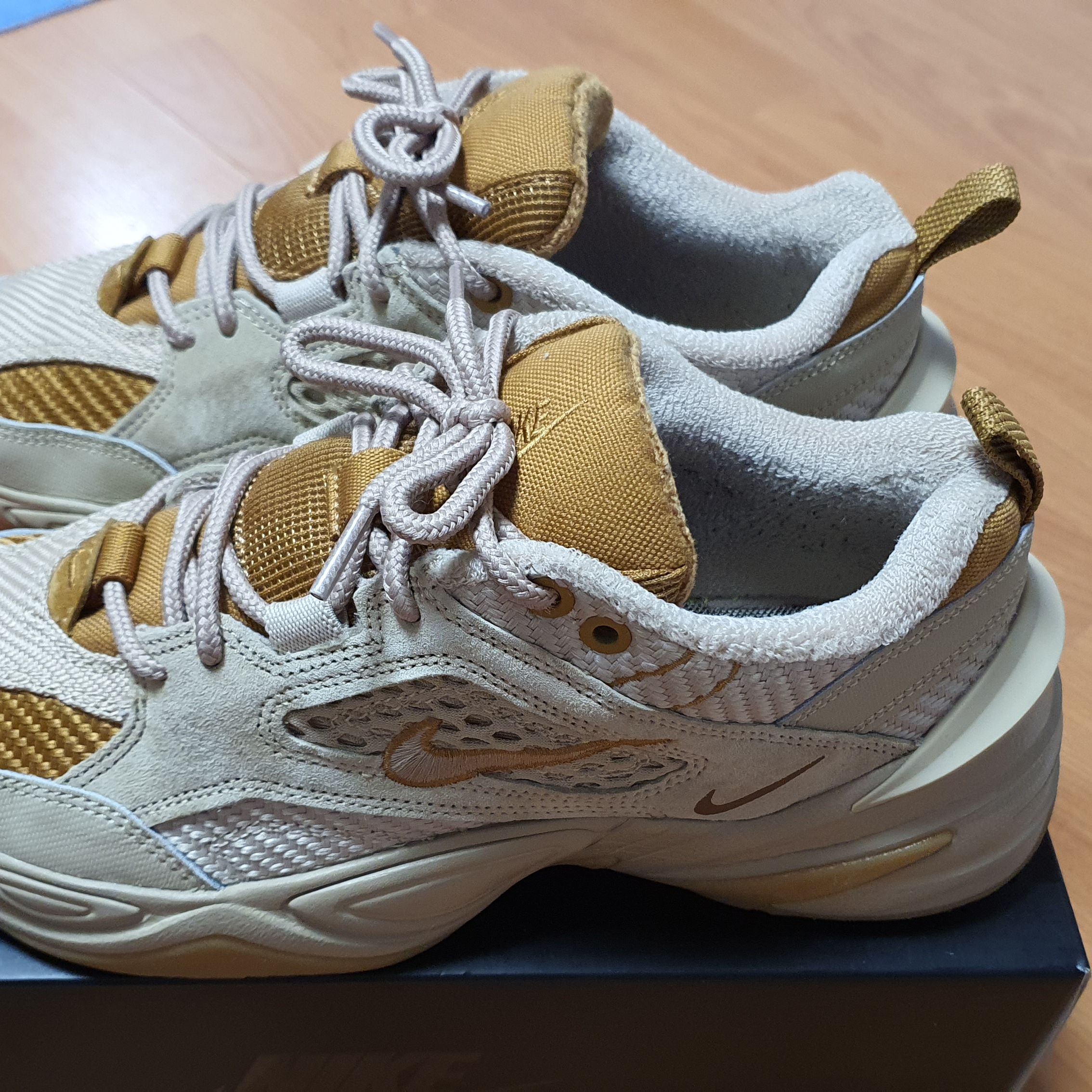 Nike M2K Tekno Linen 착용 스타일 - 1