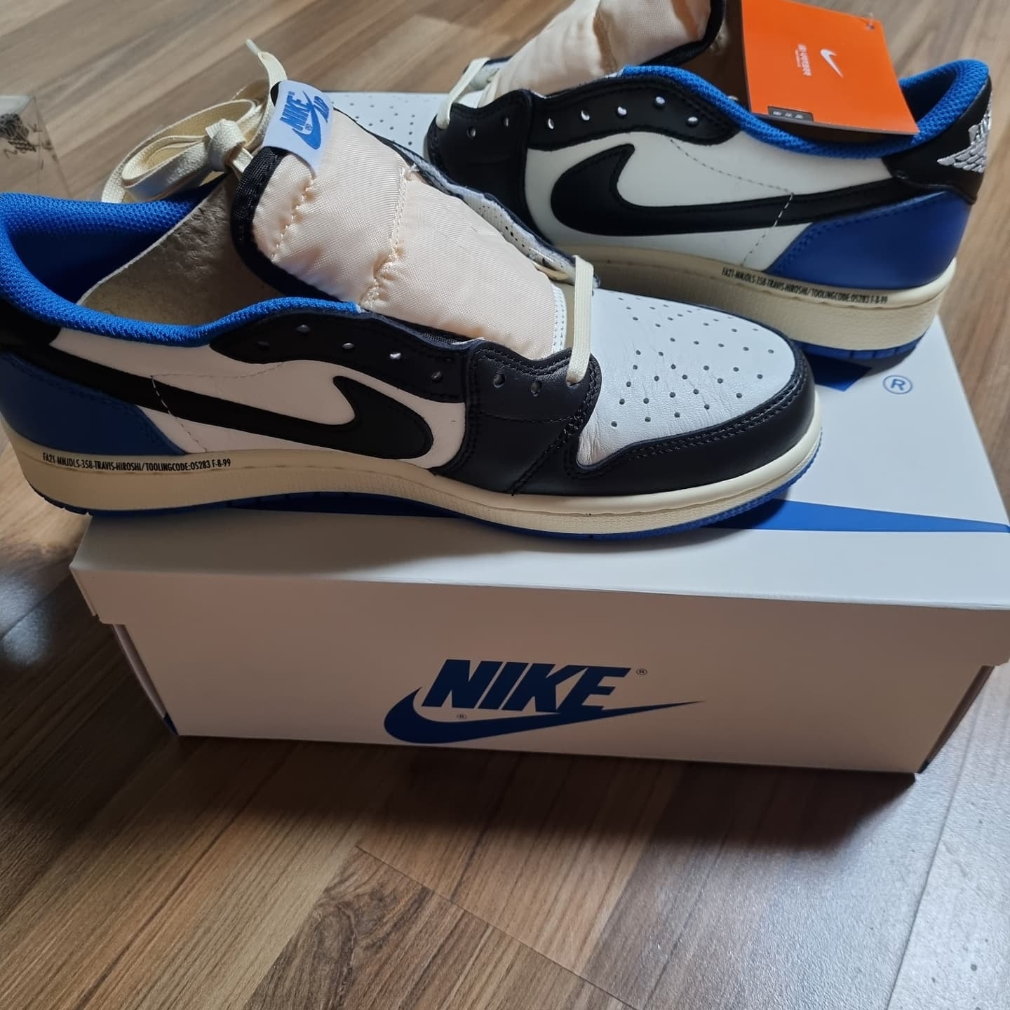 Jordan 1 x Travis Scott x Fragment Retro Low OG SP Military Blue 착용 스타일