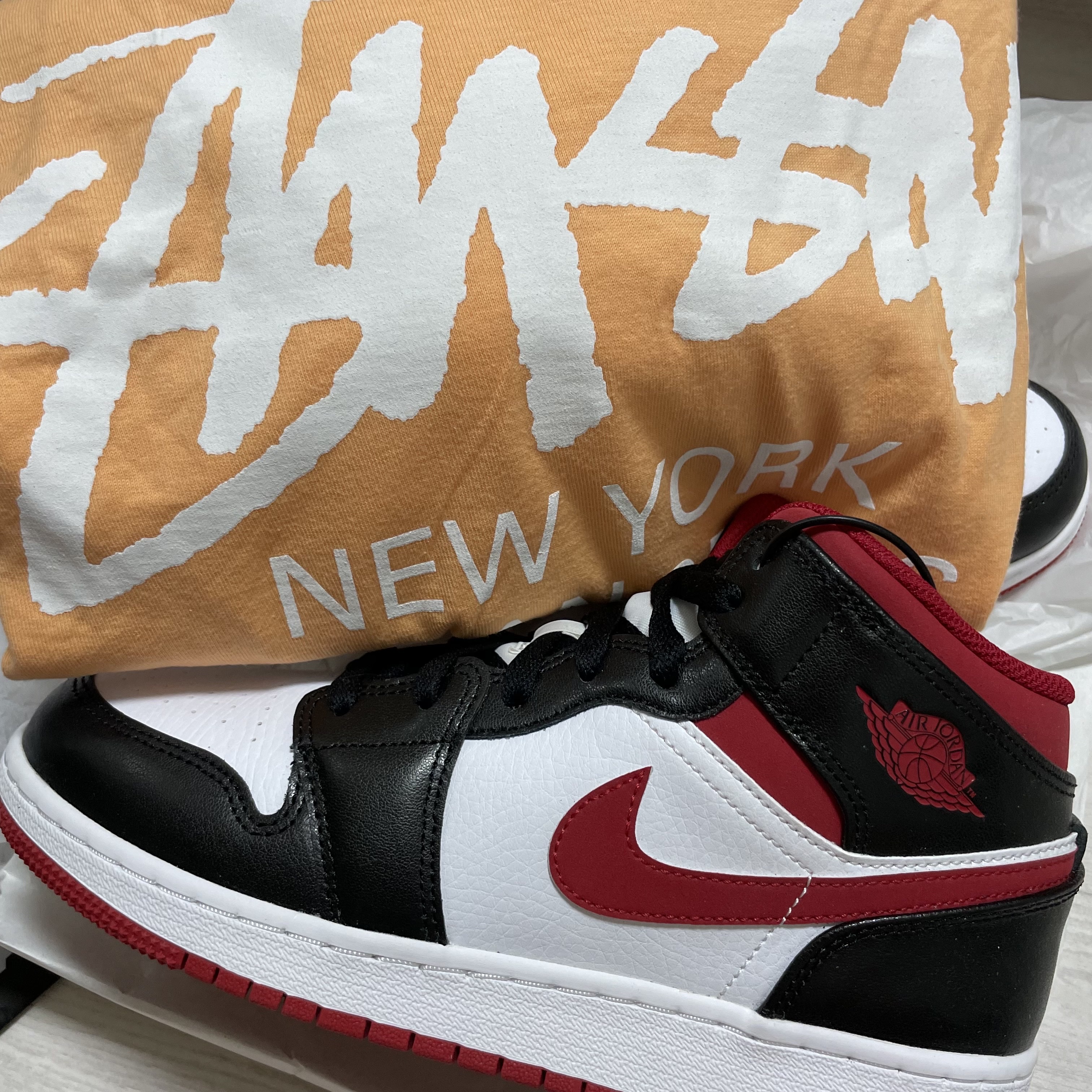 Jordan 1 Mid Gym Red Black White, (GS) Jordan 1 Mid Gym Red Black White 착용 스타일 - 2
