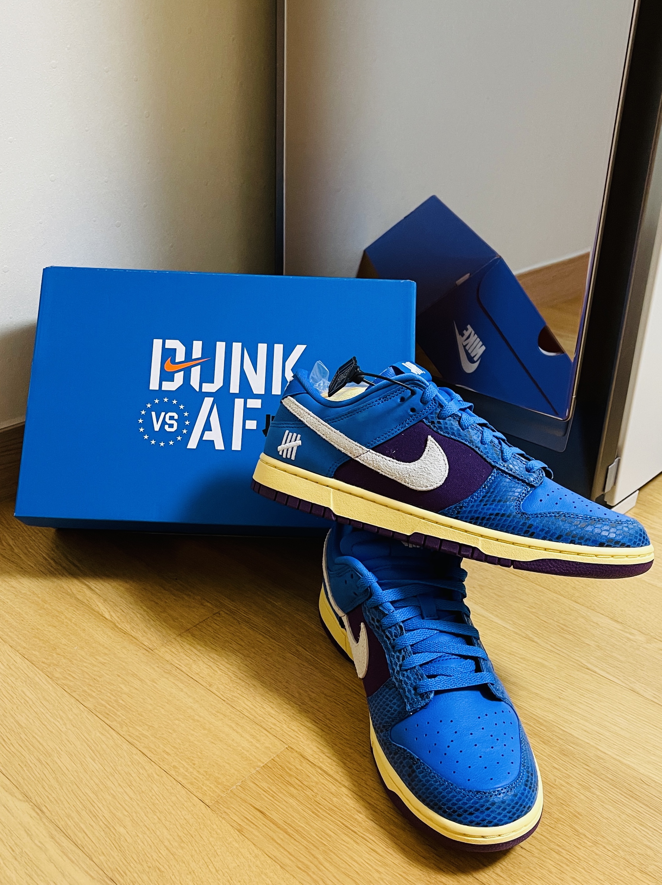 Nike x Undefeated Dunk Low SP 5 On It 착용 스타일
