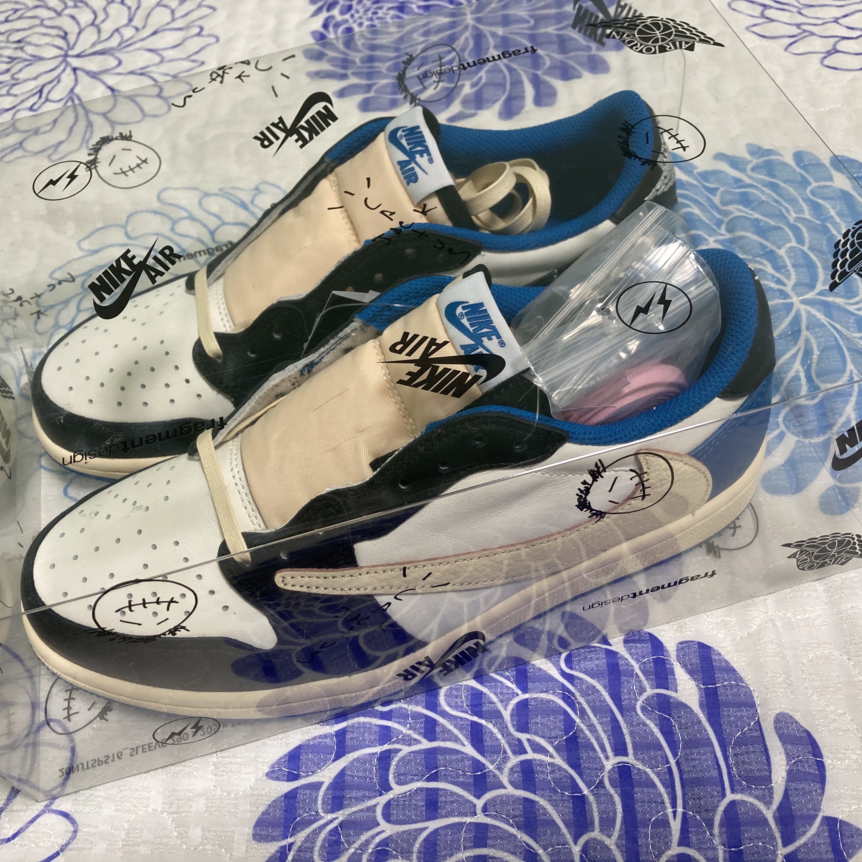 Jordan 1 x Travis Scott x Fragment Retro Low OG SP Military Blue 착용 스타일 - 3
