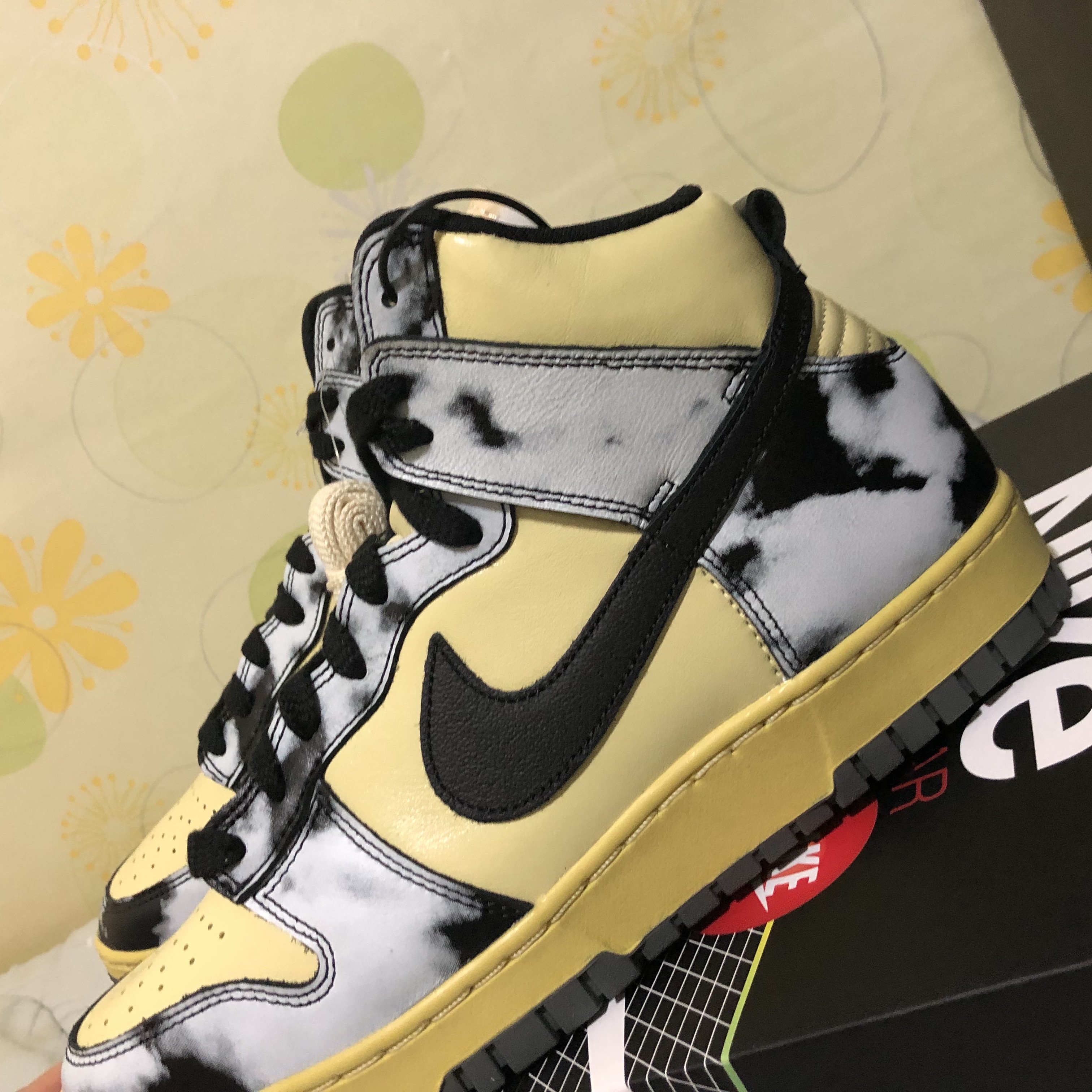 Nike Dunk High 1985 SP Black Acid Wash 착용 스타일 - 2