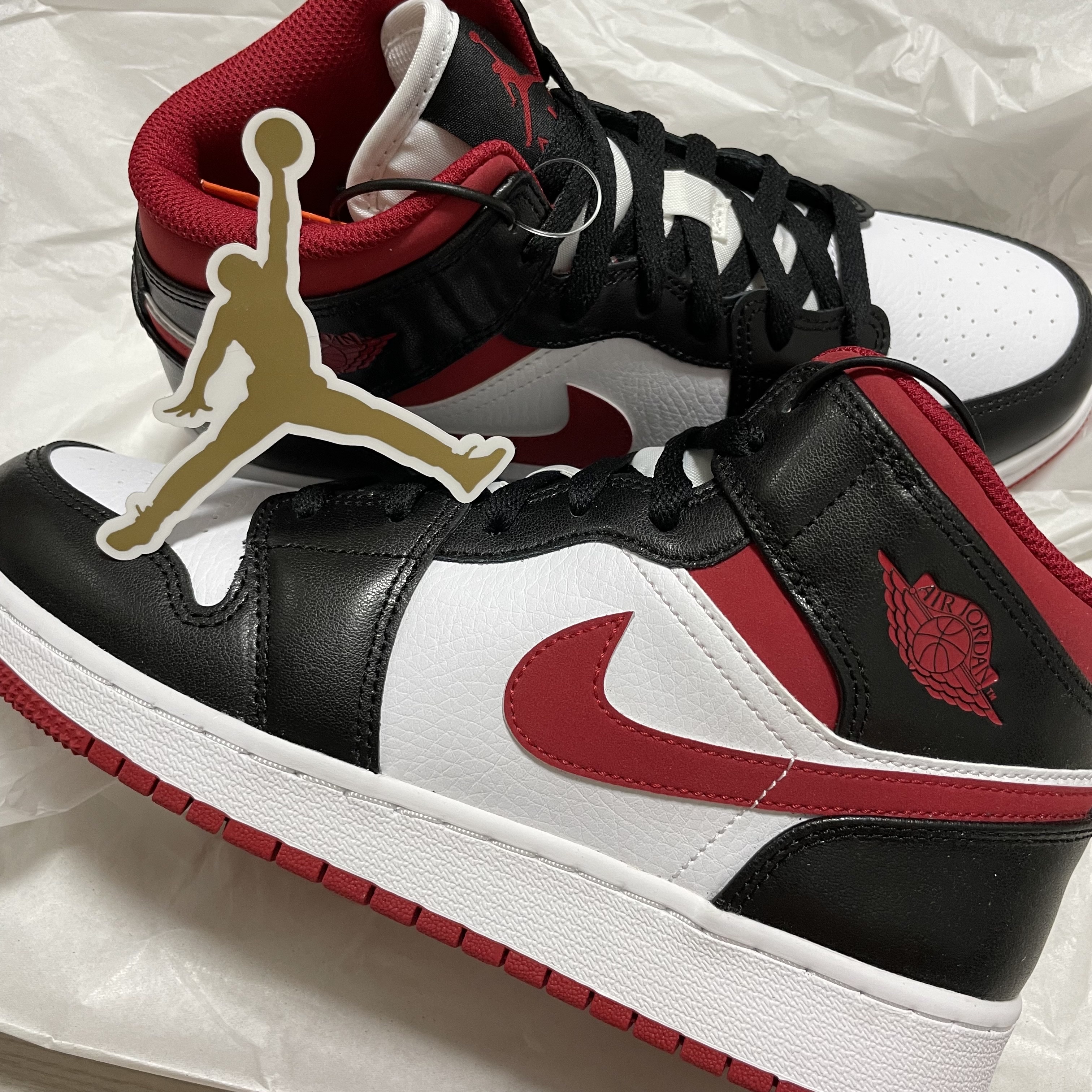 Jordan 1 Mid Gym Red Black White, (GS) Jordan 1 Mid Gym Red Black White 착용 스타일 - 1