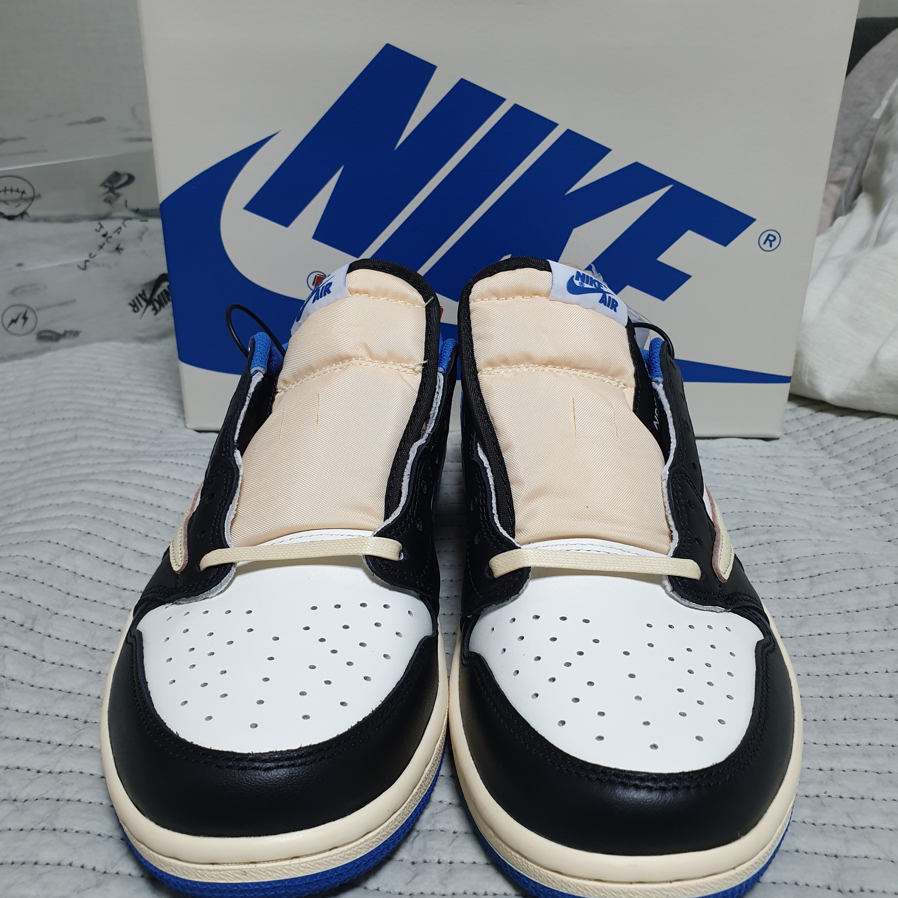 Jordan 1 x Travis Scott x Fragment Retro Low OG SP Military Blue 착용 스타일 - 5