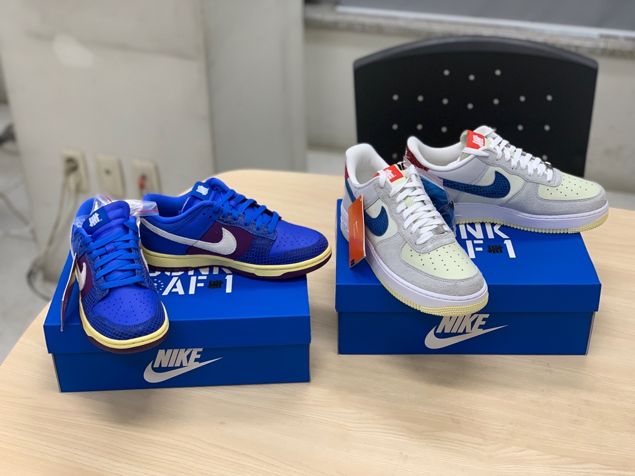 Nike x Undefeated Dunk Low SP 5 On It, Nike x Undefeated Air Force 1 Low SP 5 On It 착용 스타일