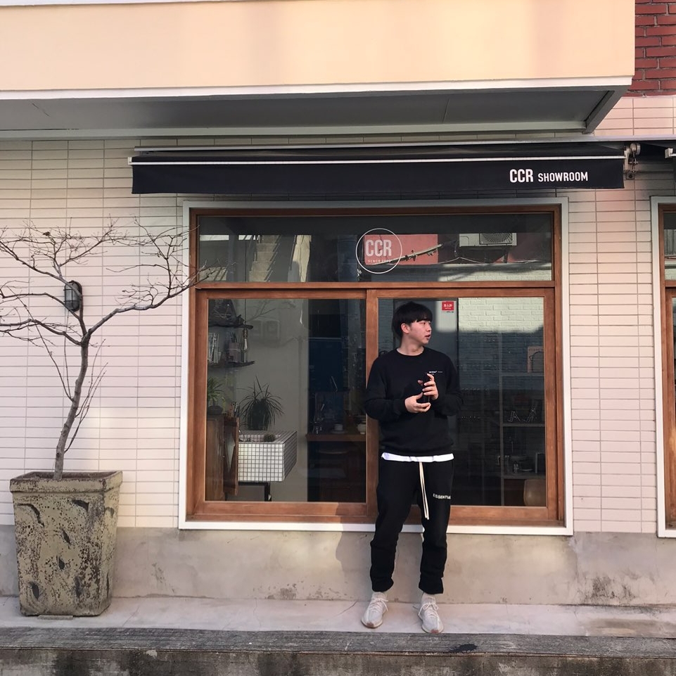 Essentials Sweatpants Black - 21SS, Adidas Yeezy Boost 350 V2 Cloud White - Reflective ์ฐฉ์ฉ ์คํ์ผ