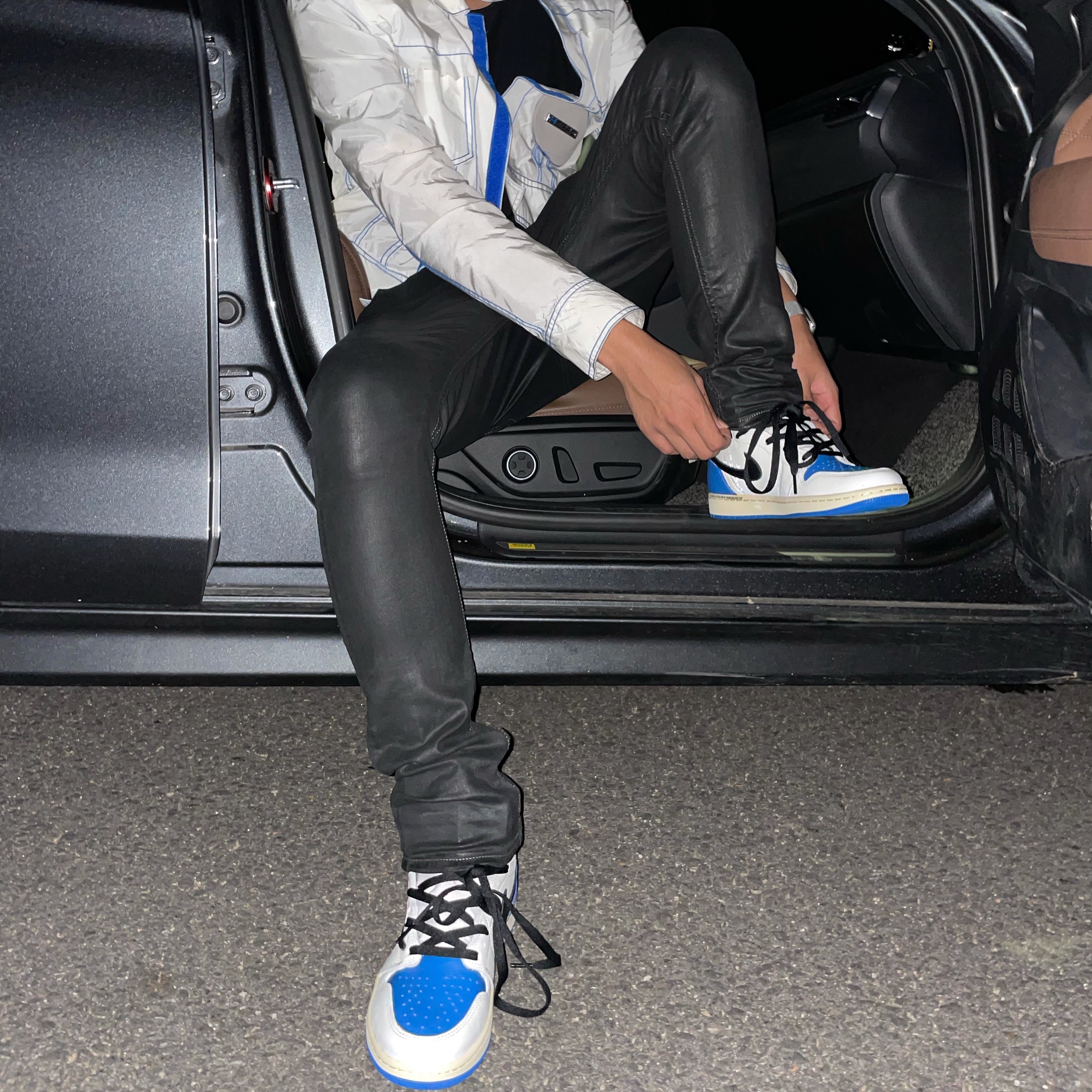 Jordan 1 x Travis Scott x Fragment Retro High OG SP Military Blue 착용 스타일