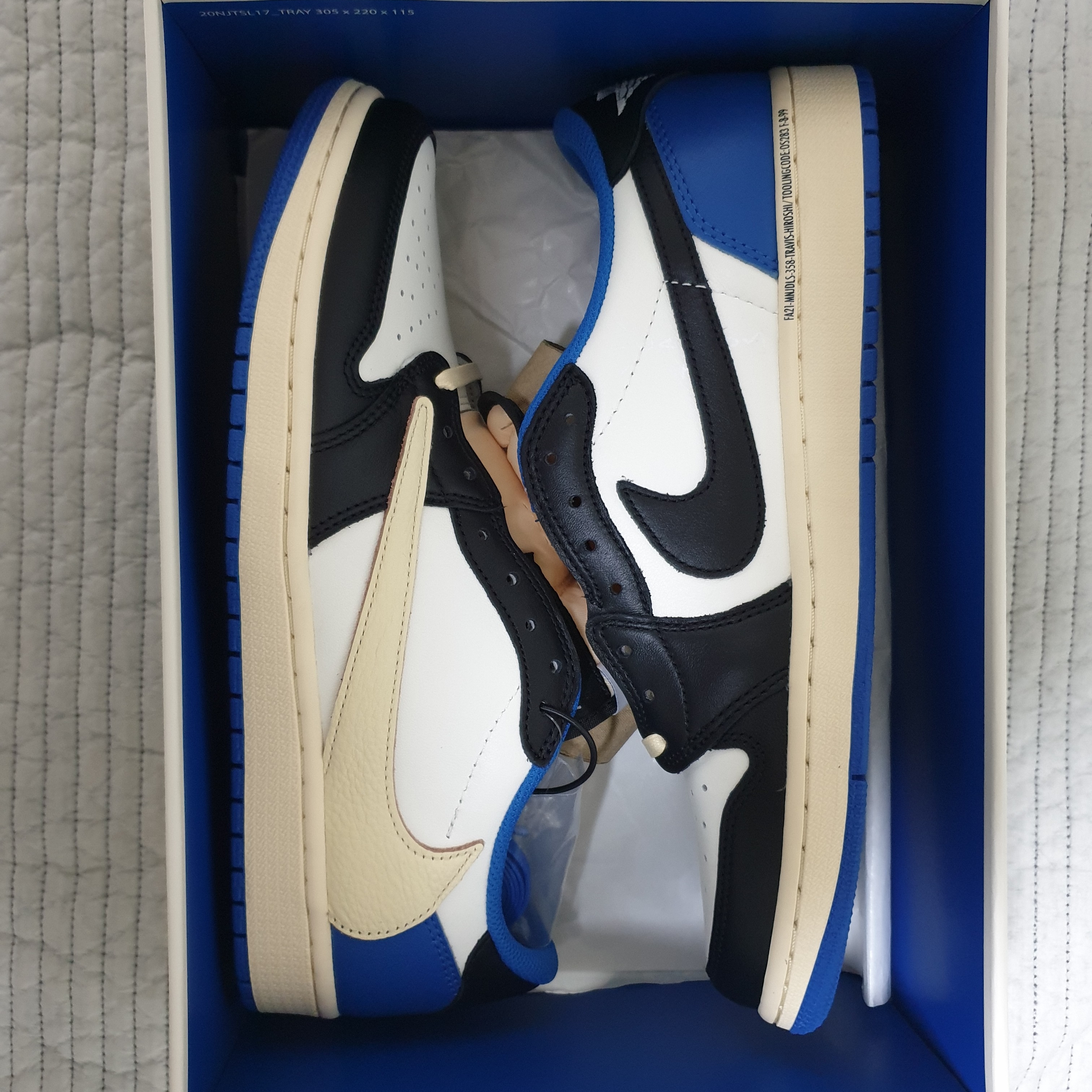 Jordan 1 x Travis Scott x Fragment Retro Low OG SP Military Blue 착용 스타일 - 2