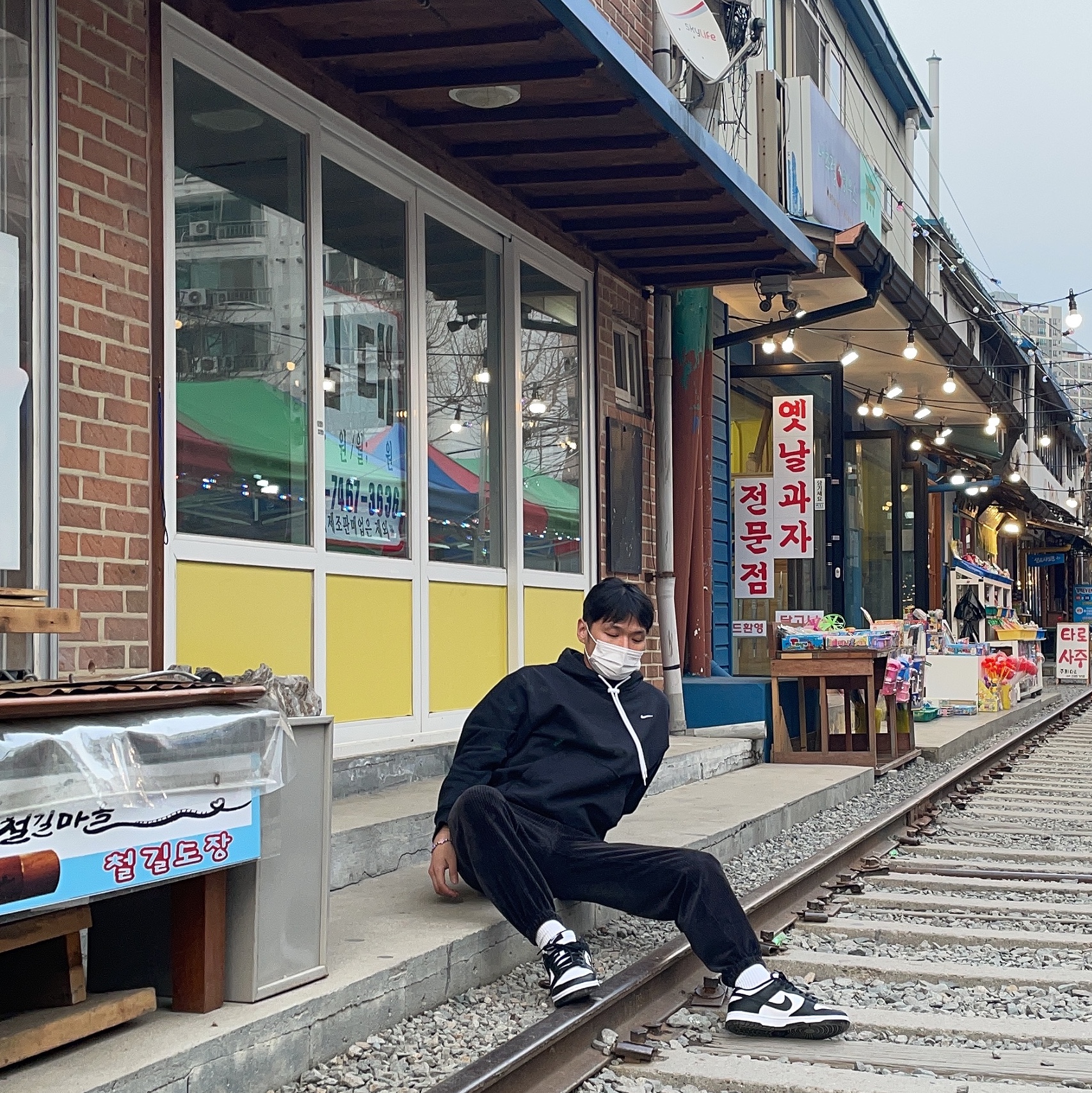 Nike M NRG Hoodie Black White, Nike Dunk Low Retro Black 착용 스타일