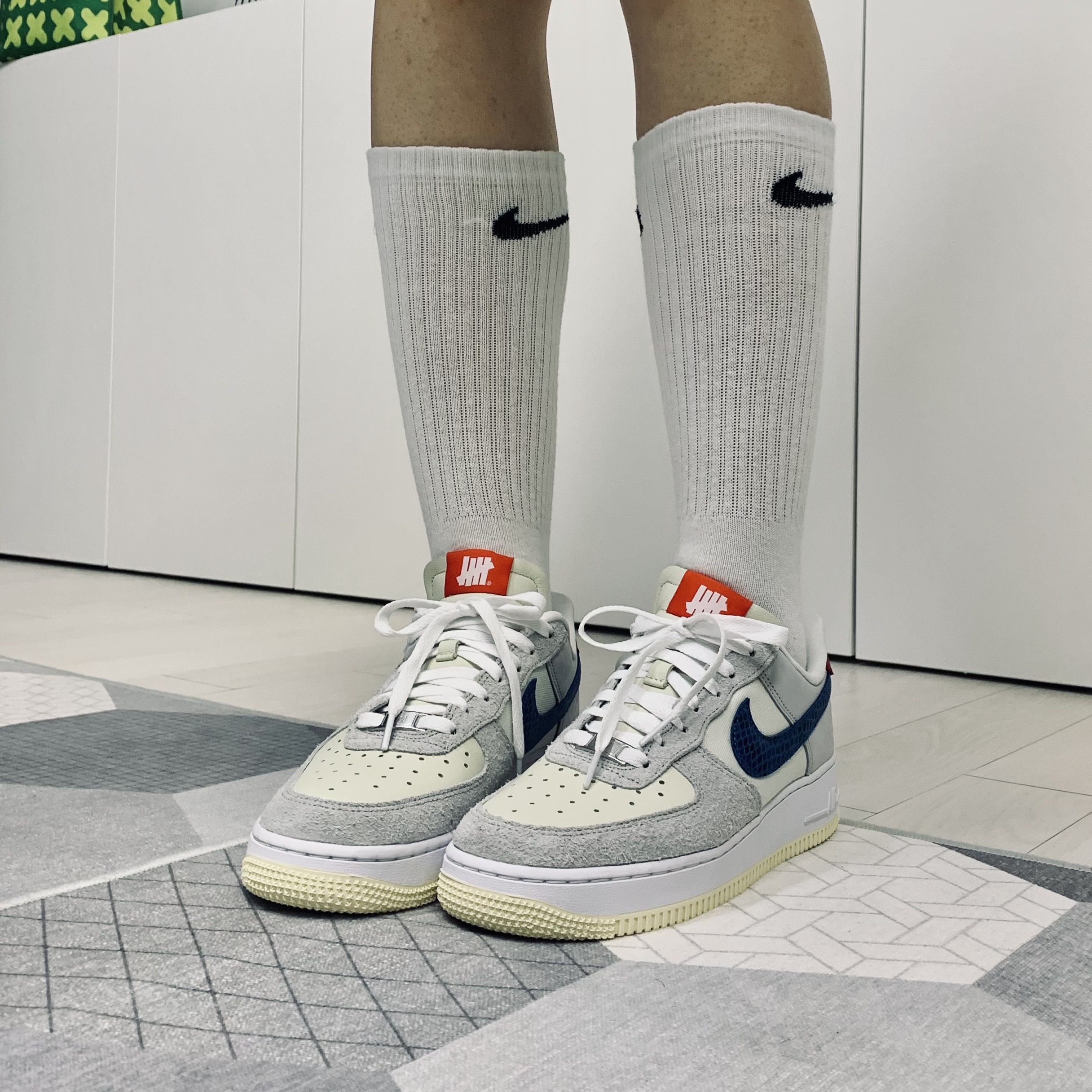Nike x Undefeated Air Force 1 Low SP 5 On It 착용 스타일 - 2