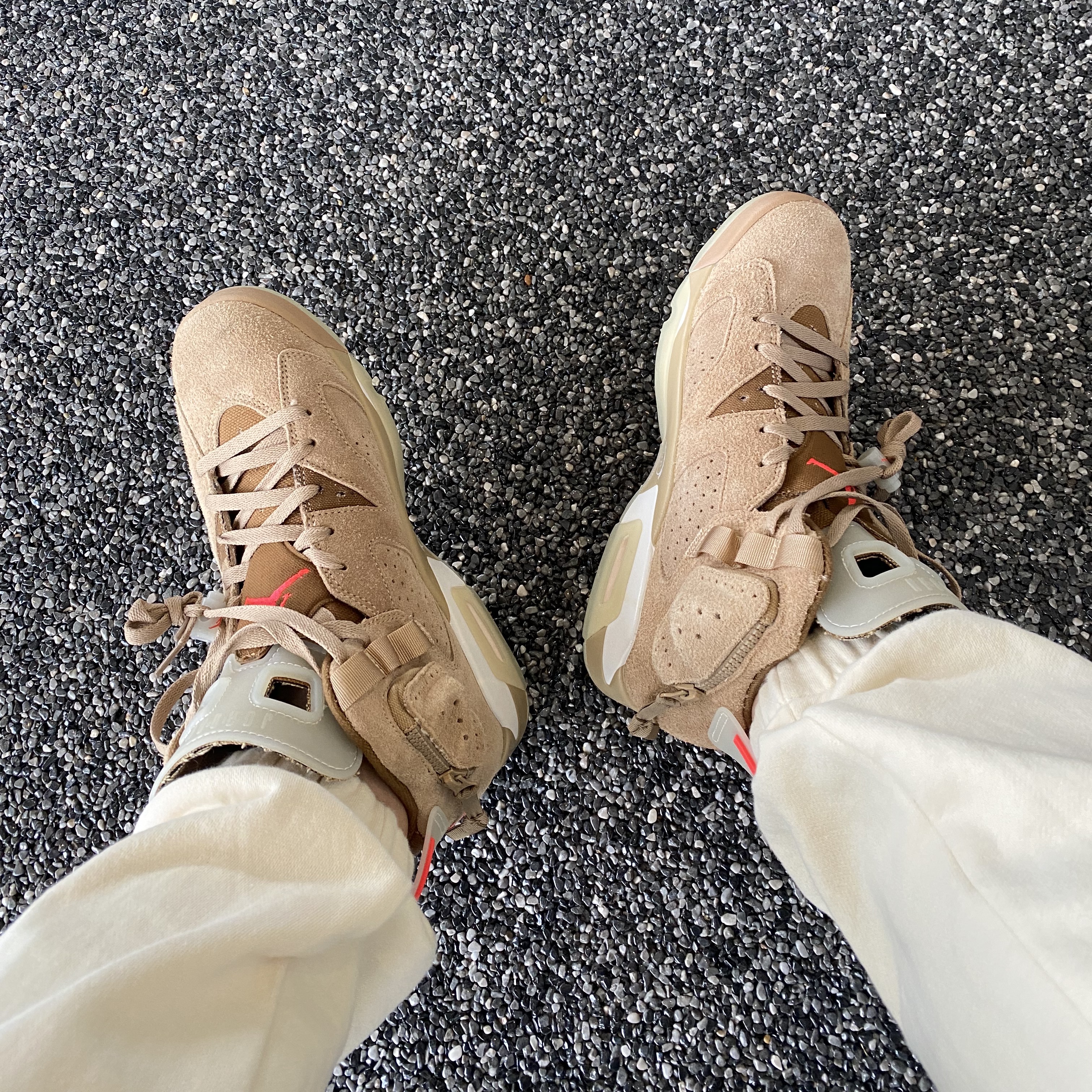 Jordan 6 x Travis Scott Retro SP British Khaki 착용 스타일 - 2