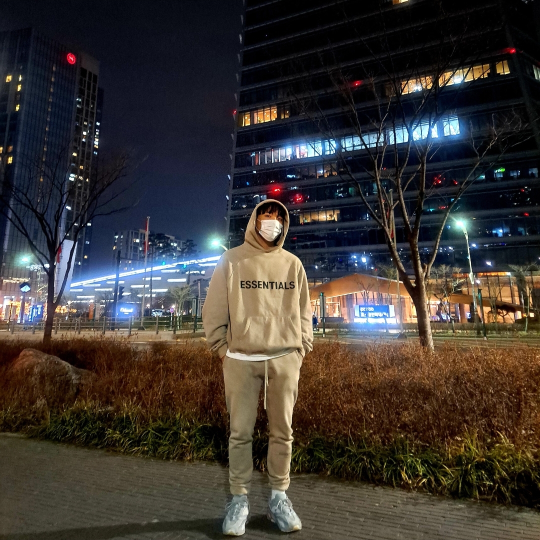 Adidas Yeezy Boost 700 Inertia, Essentials 3D Silicon Applique Pullover Hoodie Olive/Khaki - 20FW 착용 스타일