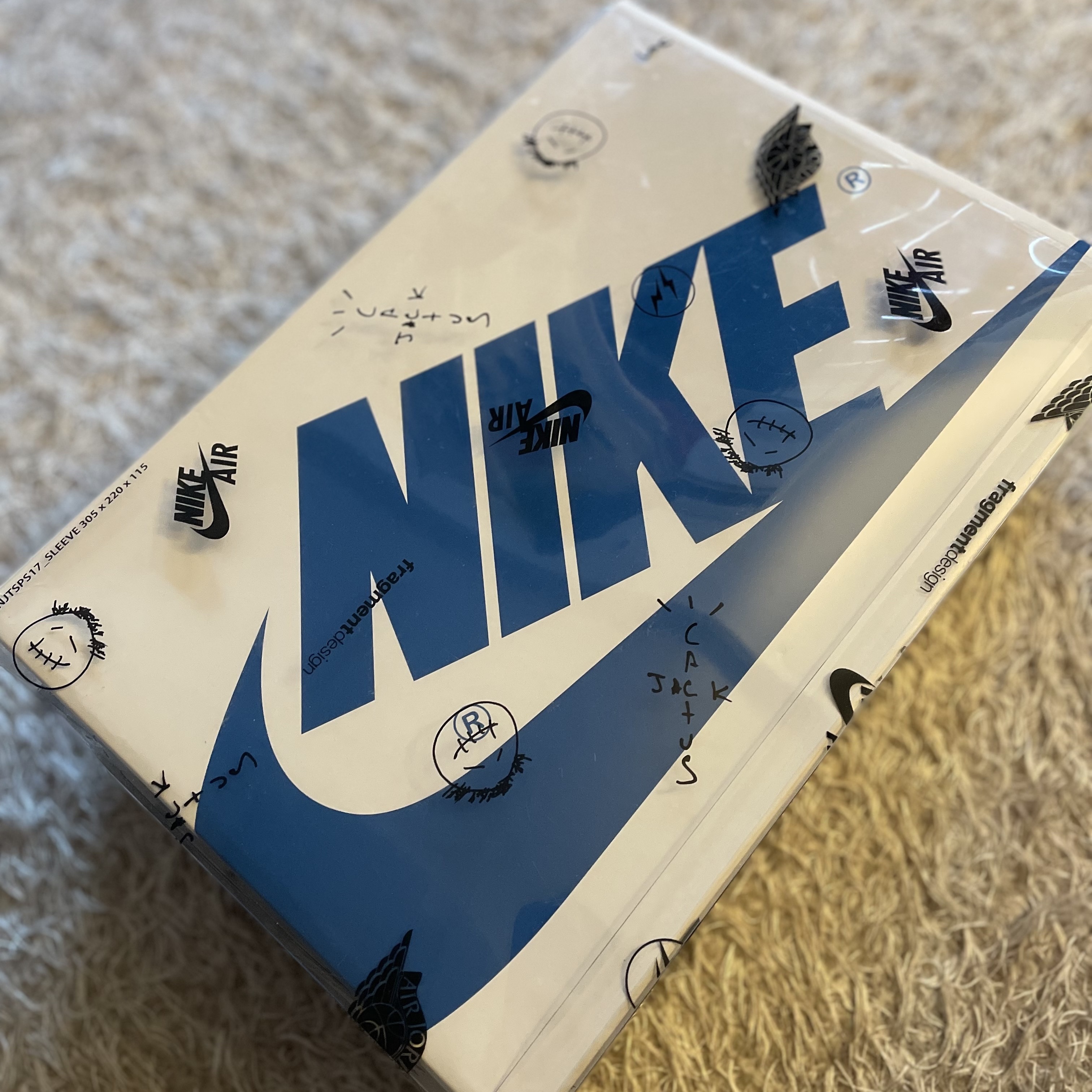 Jordan 1 x Travis Scott x Fragment Retro Low OG SP Military Blue, Jordan 1 x Travis Scott Retro Low OG SP Mocha 착용 스타일 - 1