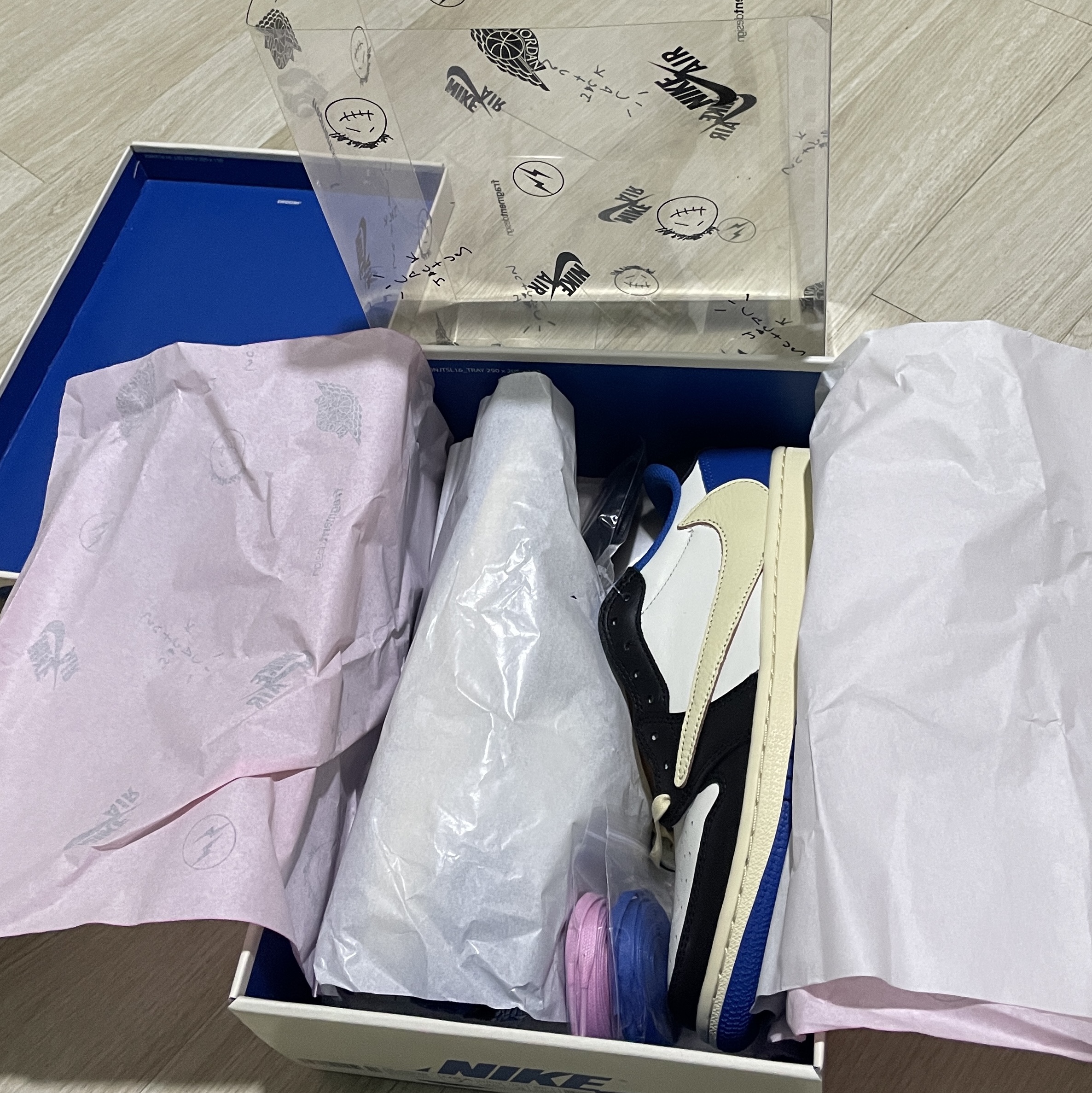 Jordan 1 x Travis Scott x Fragment Retro Low OG SP Military Blue 착용 스타일