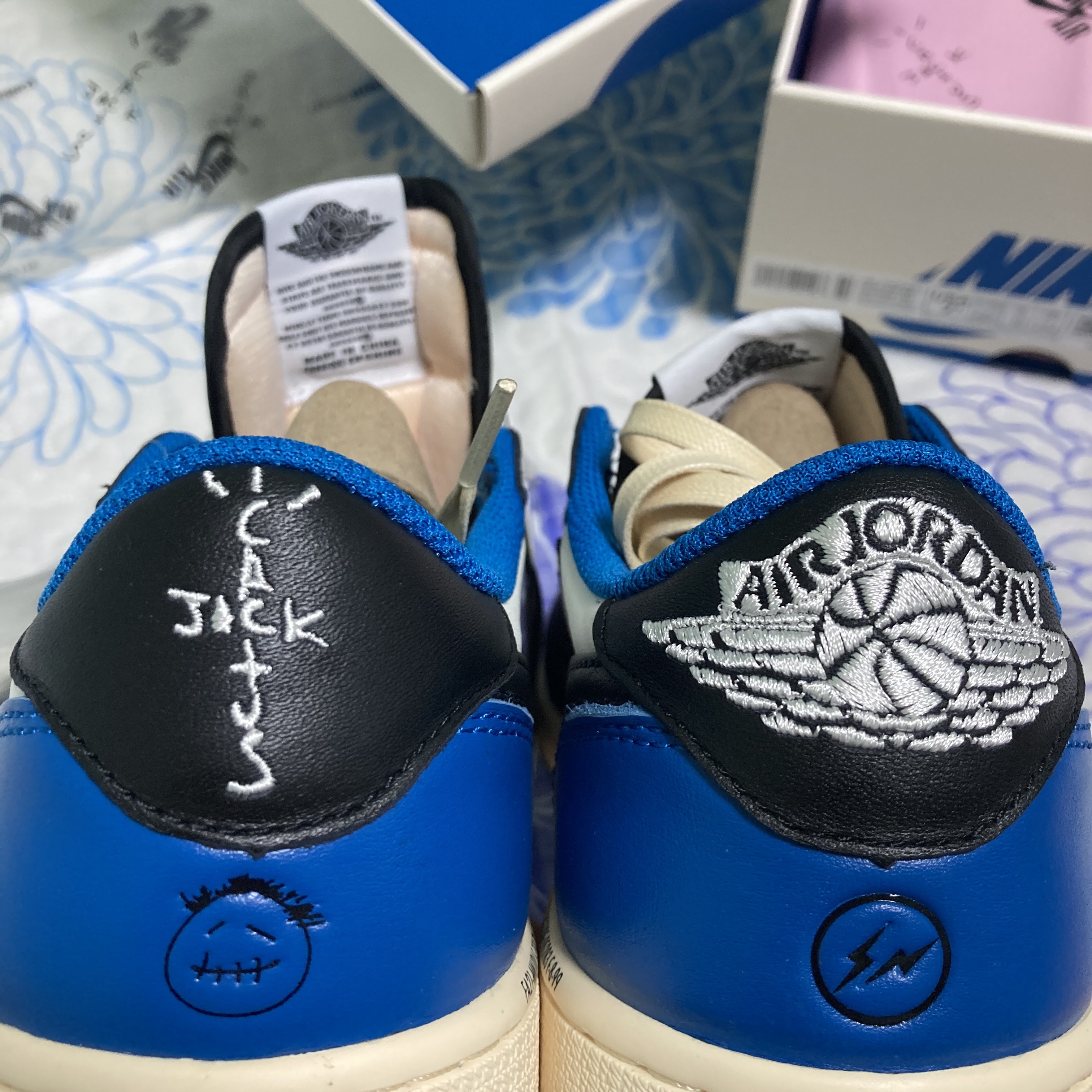 Jordan 1 x Travis Scott x Fragment Retro Low OG SP Military Blue 착용 스타일 - 2