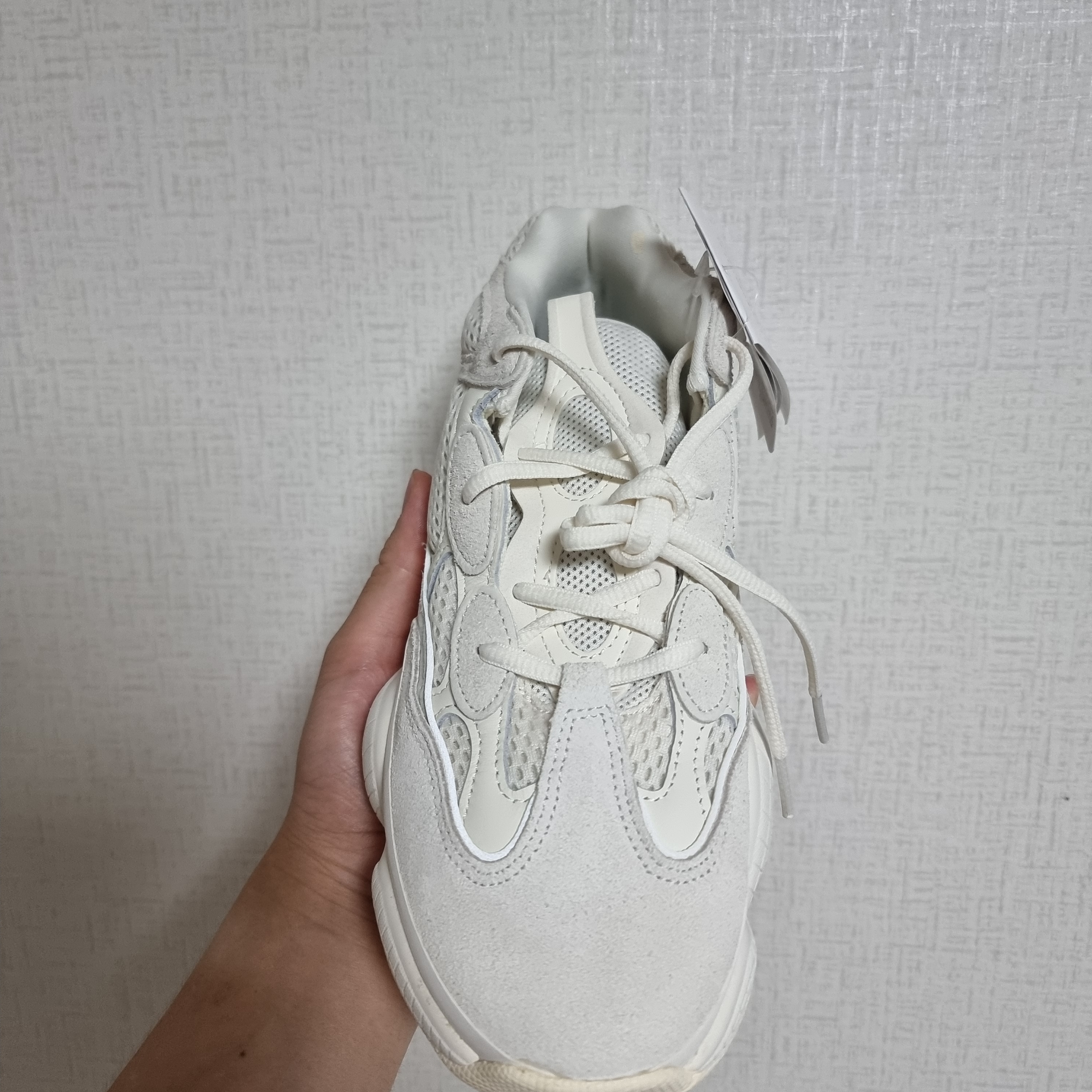 Adidas Yeezy 500 Bone White 착용 스타일 - 1