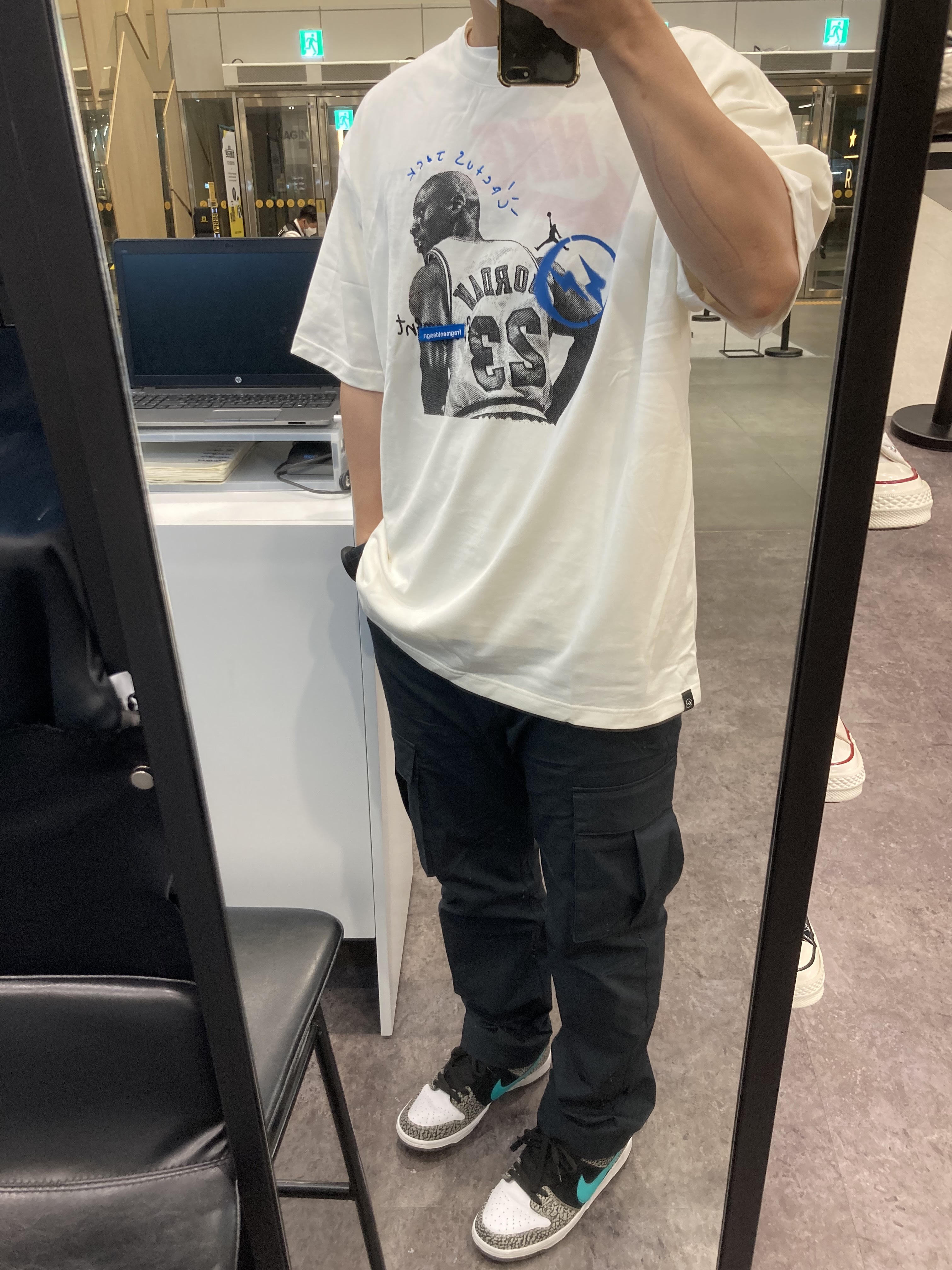 Jordan x Travis Scott x Fragment T-Shirt Sail (DJ0619-133), Nike SB Dunk Low Pro Clear Jade 착용 스타일
