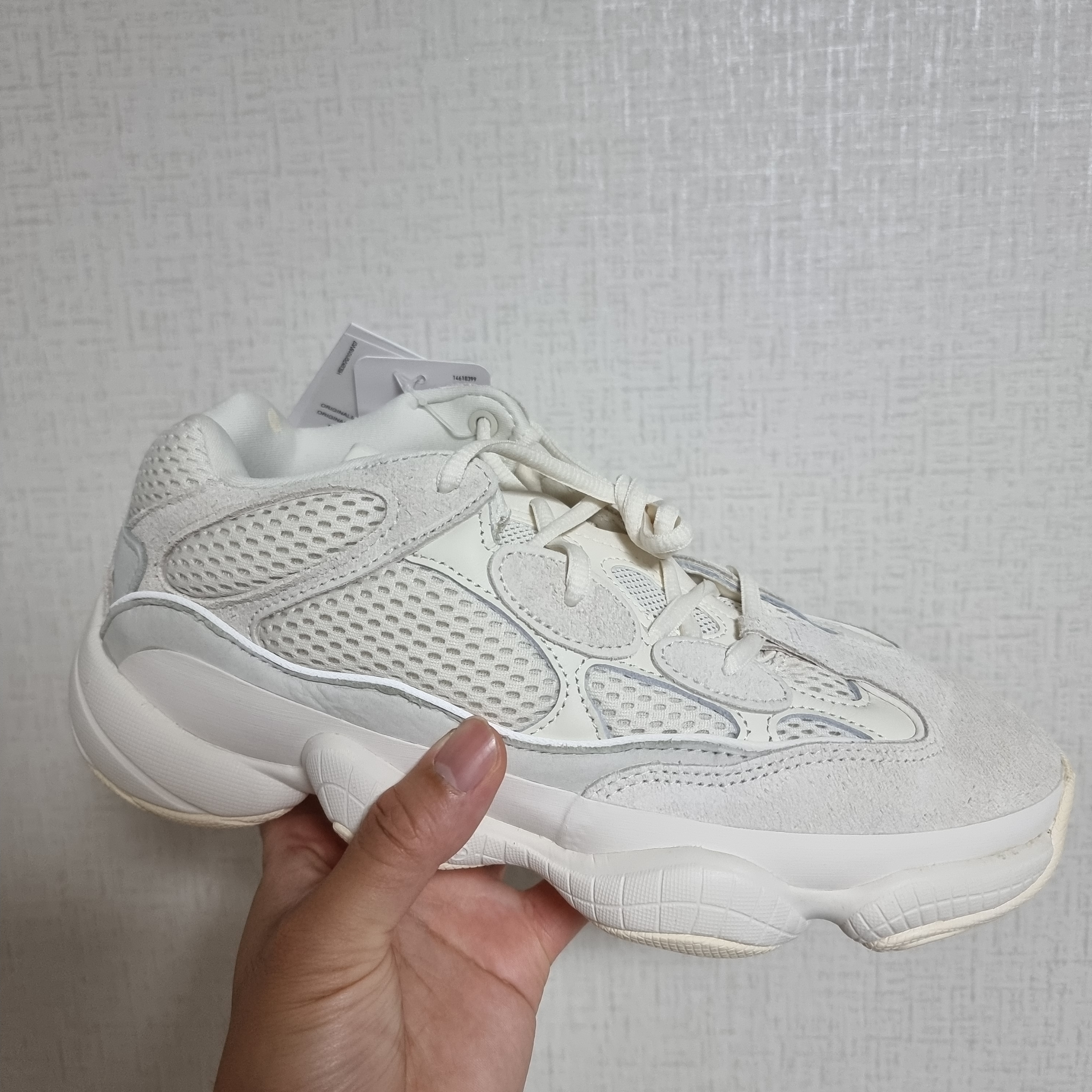 Adidas Yeezy 500 Bone White 착용 스타일 - 2