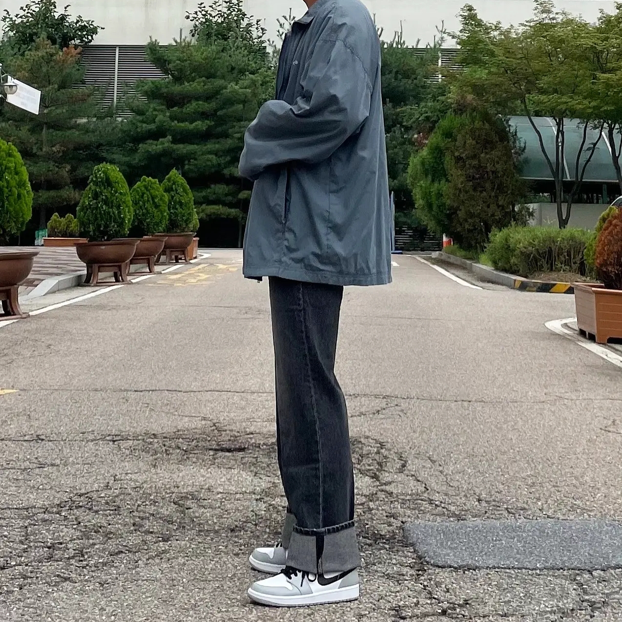 Jordan 1 Mid Light Smoke Grey 착용 스타일 - 2