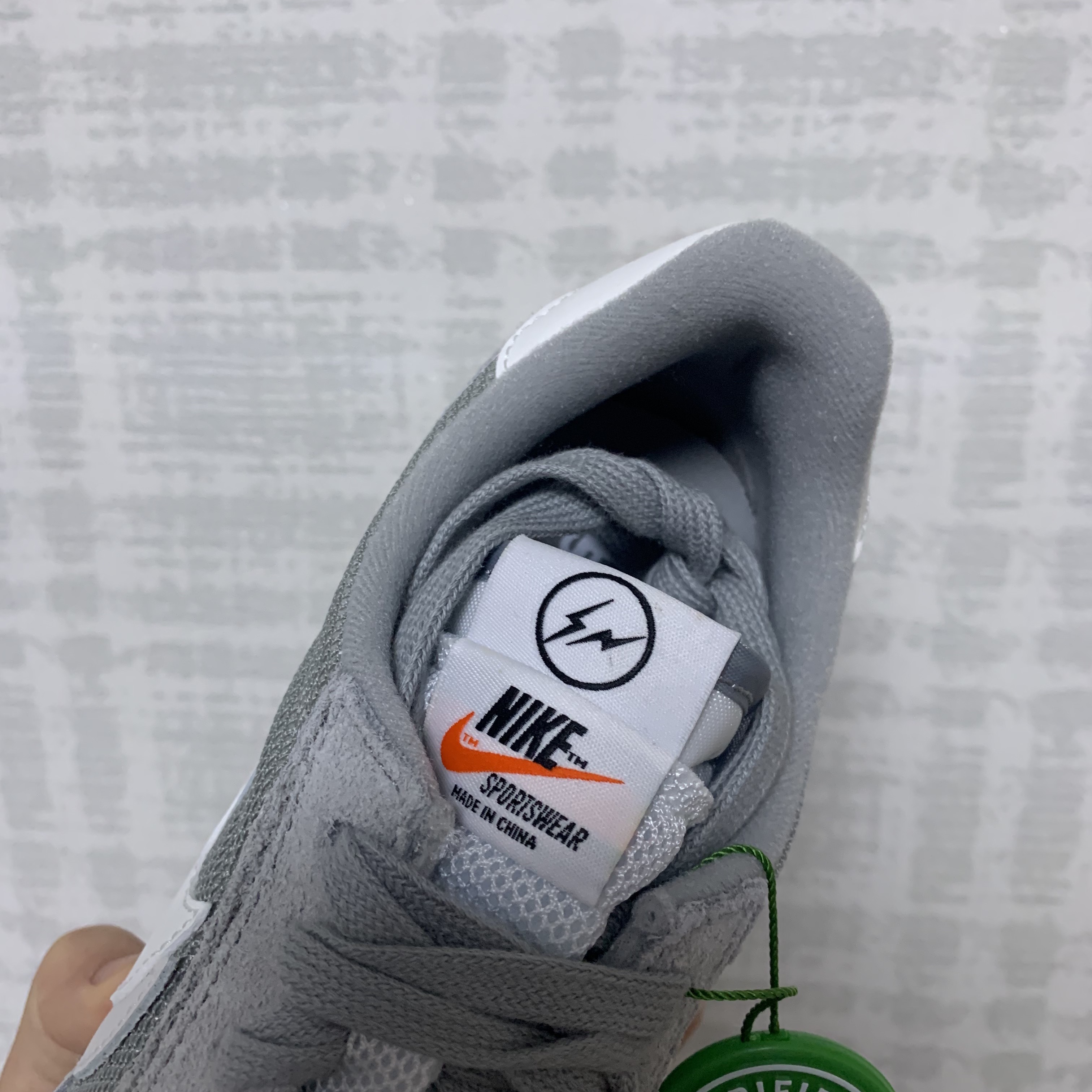 Nike x Sacai x Fragment LDWaffle Light Smoke Grey 착용 스타일 - 2