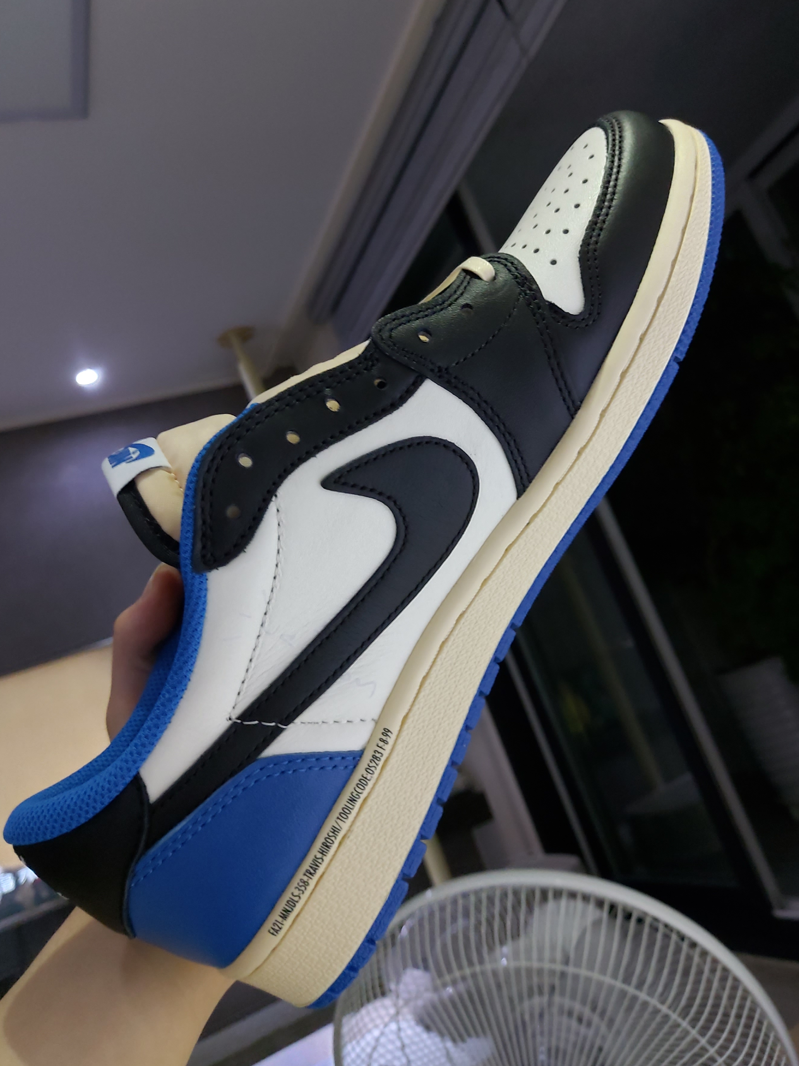 Jordan 1 x Travis Scott x Fragment Retro Low OG SP Military Blue 착용 스타일 - 2