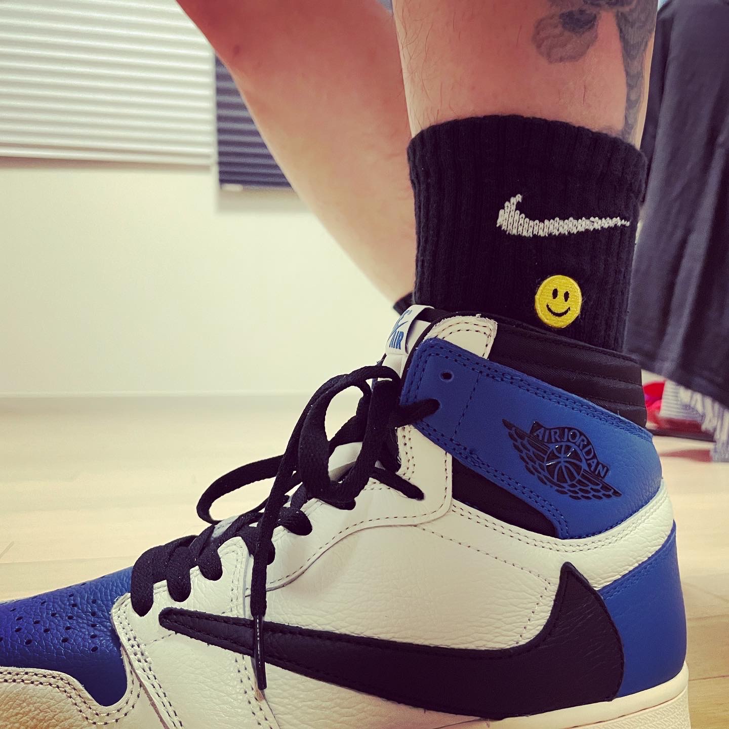 Jordan 1 x Travis Scott x Fragment Retro High OG SP Military Blue 착용 스타일 - 2