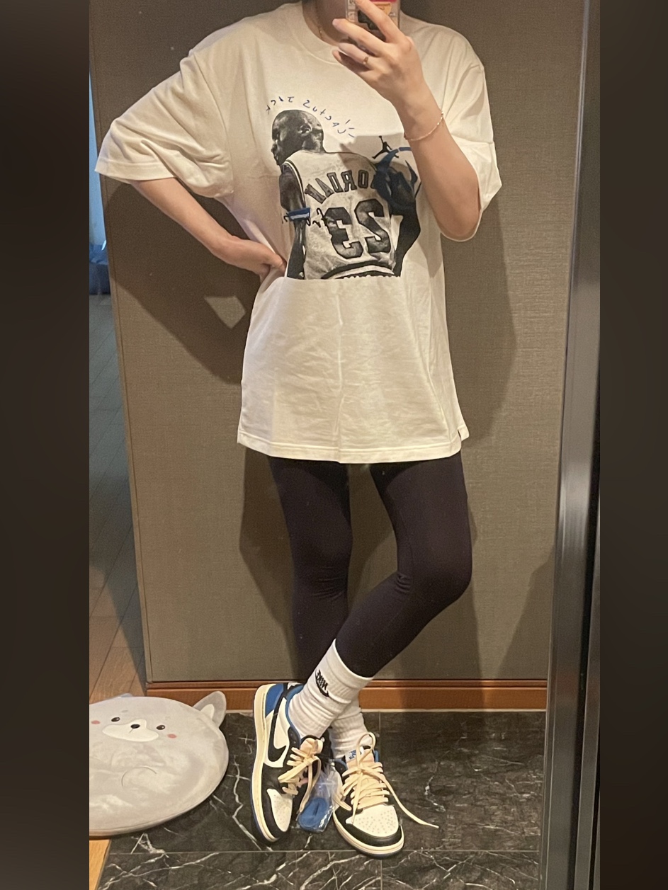 Jordan x Travis Scott x Fragment T-Shirt Sail (DJ0619-133), Jordan 1 x Travis Scott x Fragment Retro Low OG SP Military Blue 착용 스타일 - 2