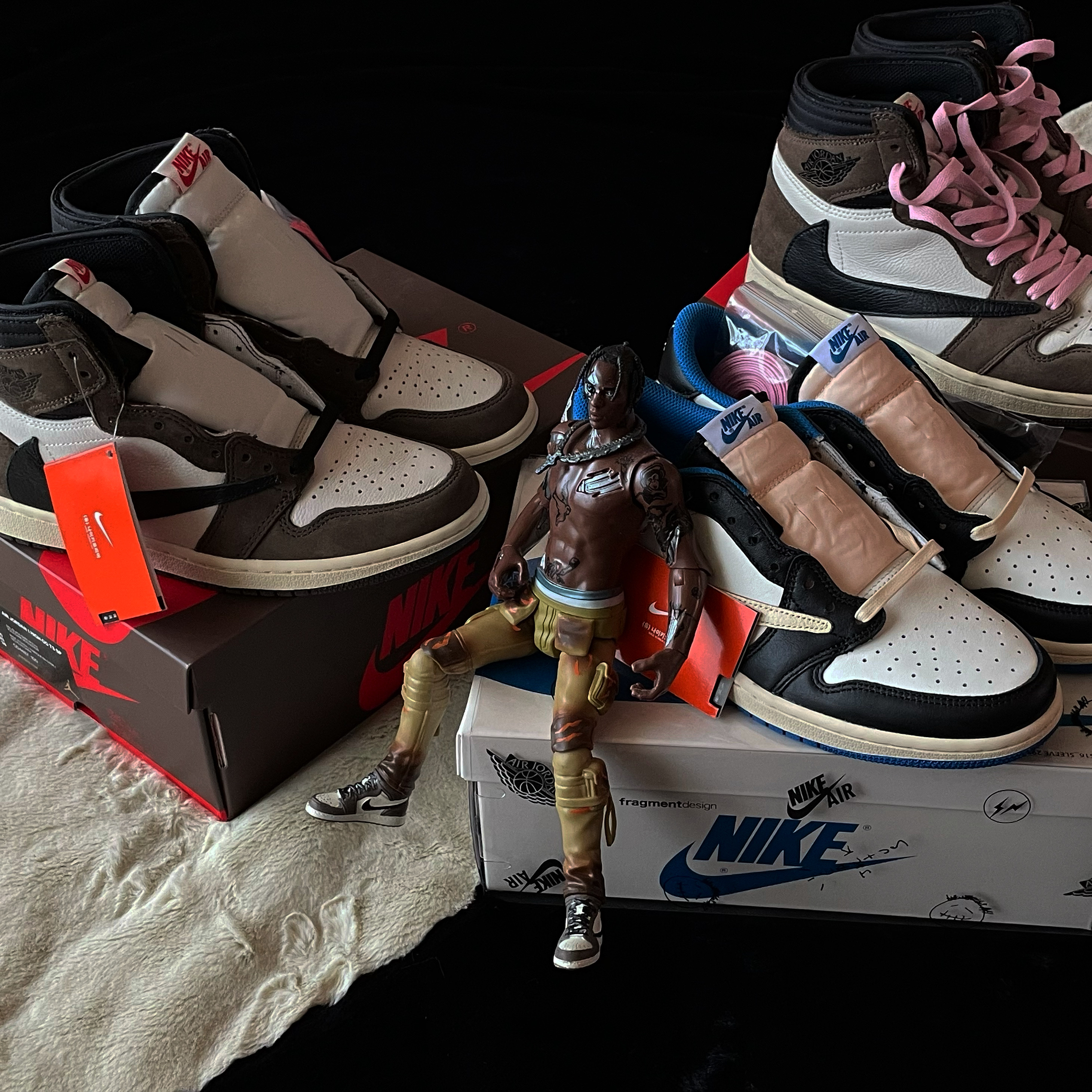 Jordan 1 x Travis Scott x Fragment Retro Low OG SP Military Blue, Jordan 1 x Travis Scott Retro High OG SP Mocha 착용 스타일