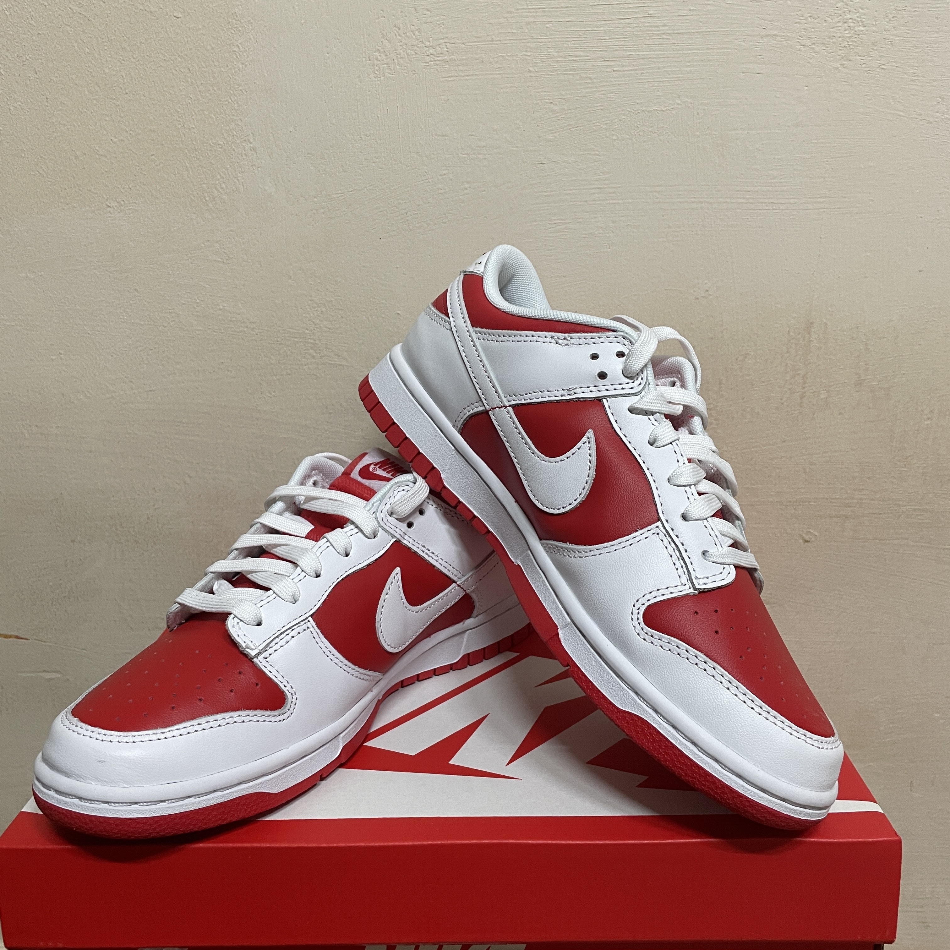 Nike Dunk Low Retro Championship Red 착용 스타일 - 2