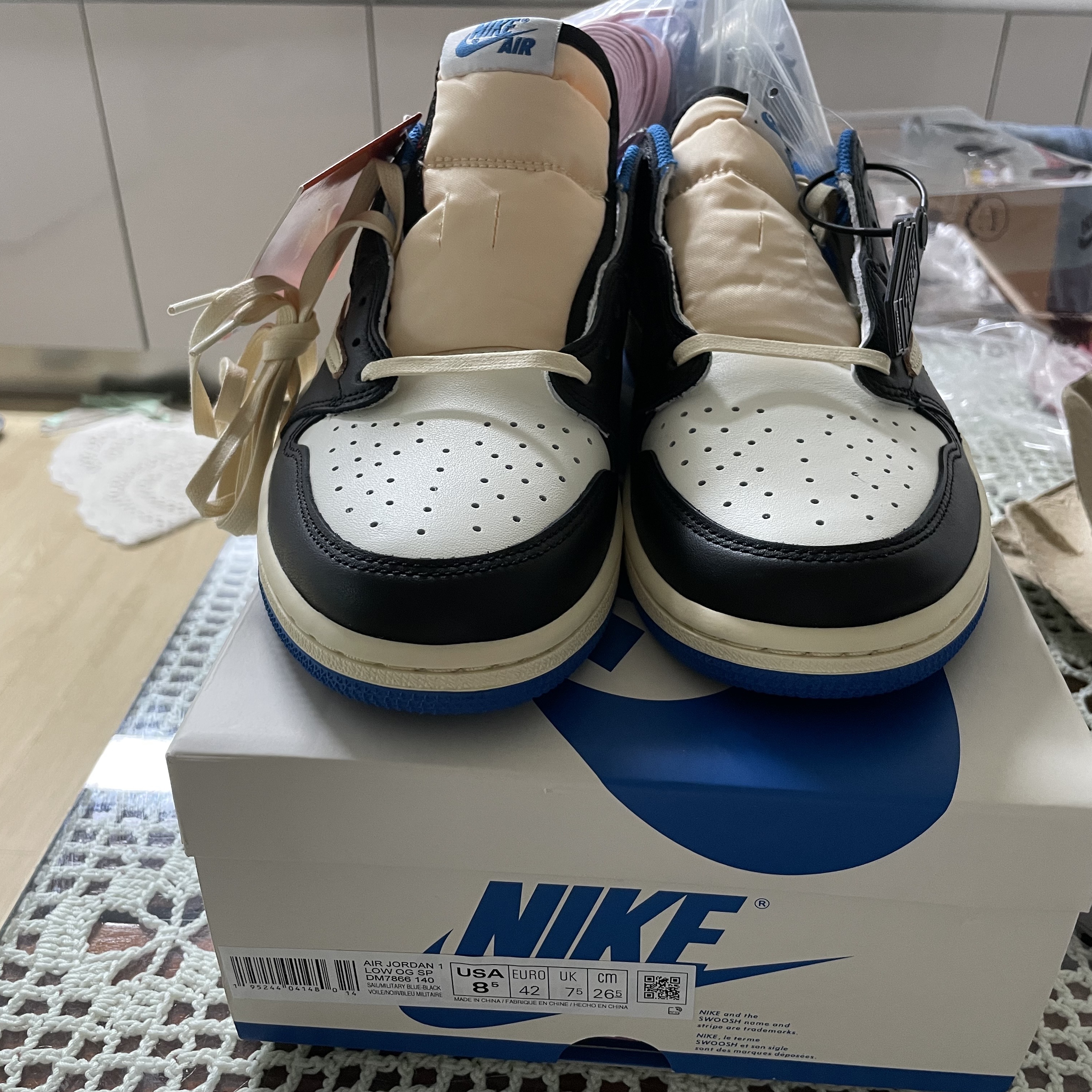 Jordan 1 x Travis Scott x Fragment Retro Low OG SP Military Blue 착용 스타일 - 2