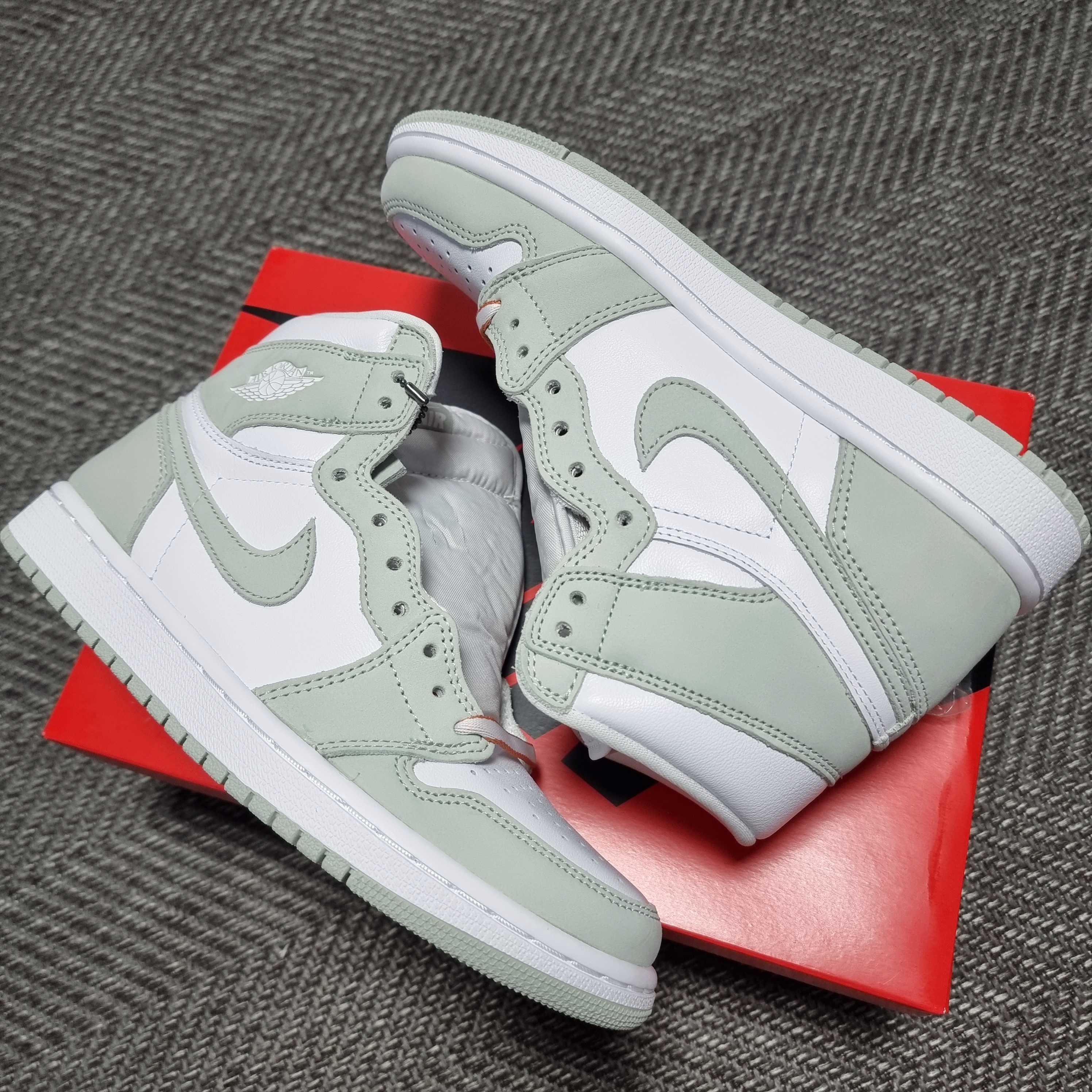 (W) Jordan 1 Retro High OG Seafoam 착용 스타일 - 2