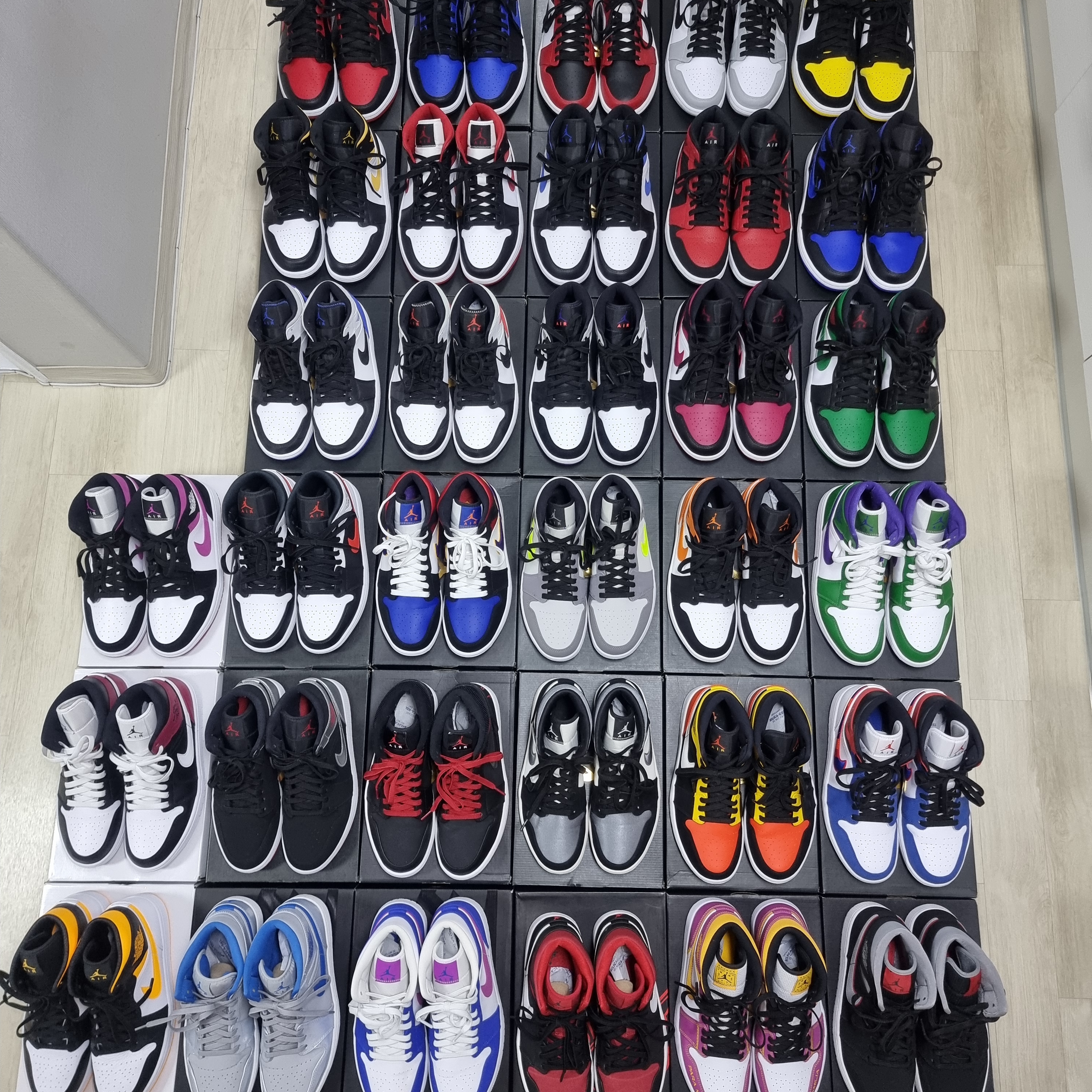 Jordan 1 Mid Light Smoke Grey, Jordan 1 Mid Shattered Backboard 착용 스타일 - 1