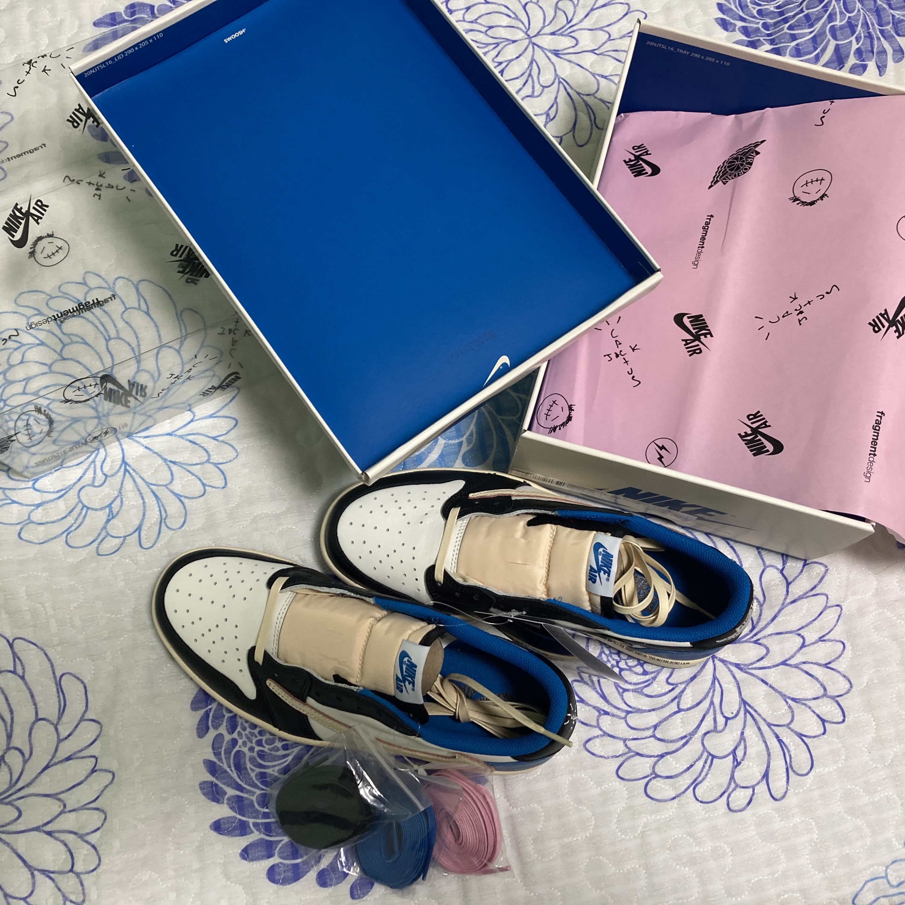 Jordan 1 x Travis Scott x Fragment Retro Low OG SP Military Blue 착용 스타일 - 1