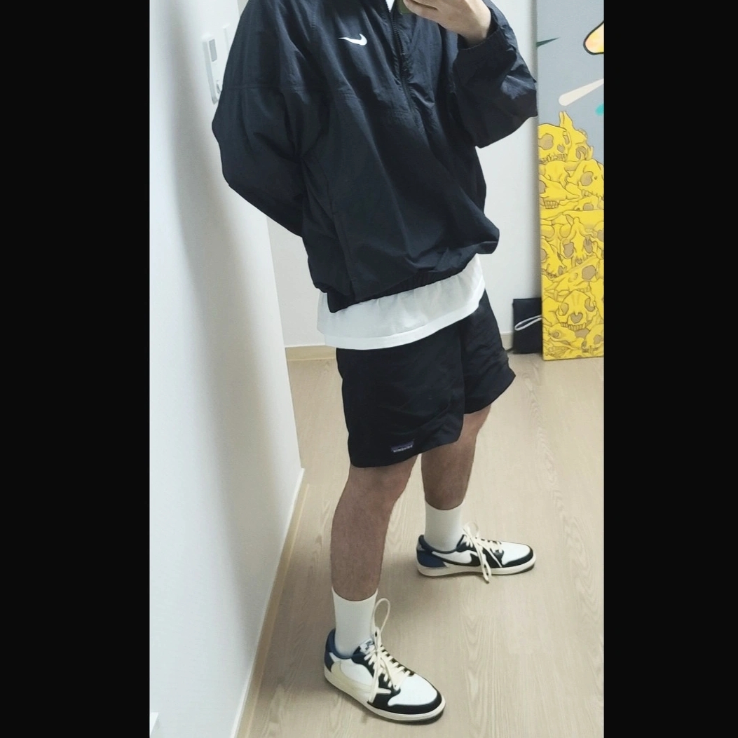 Jordan 1 x Travis Scott x Fragment Retro Low OG SP Military Blue, Nike x Stussy Windrunner Jacket Off Noir 착용 스타일