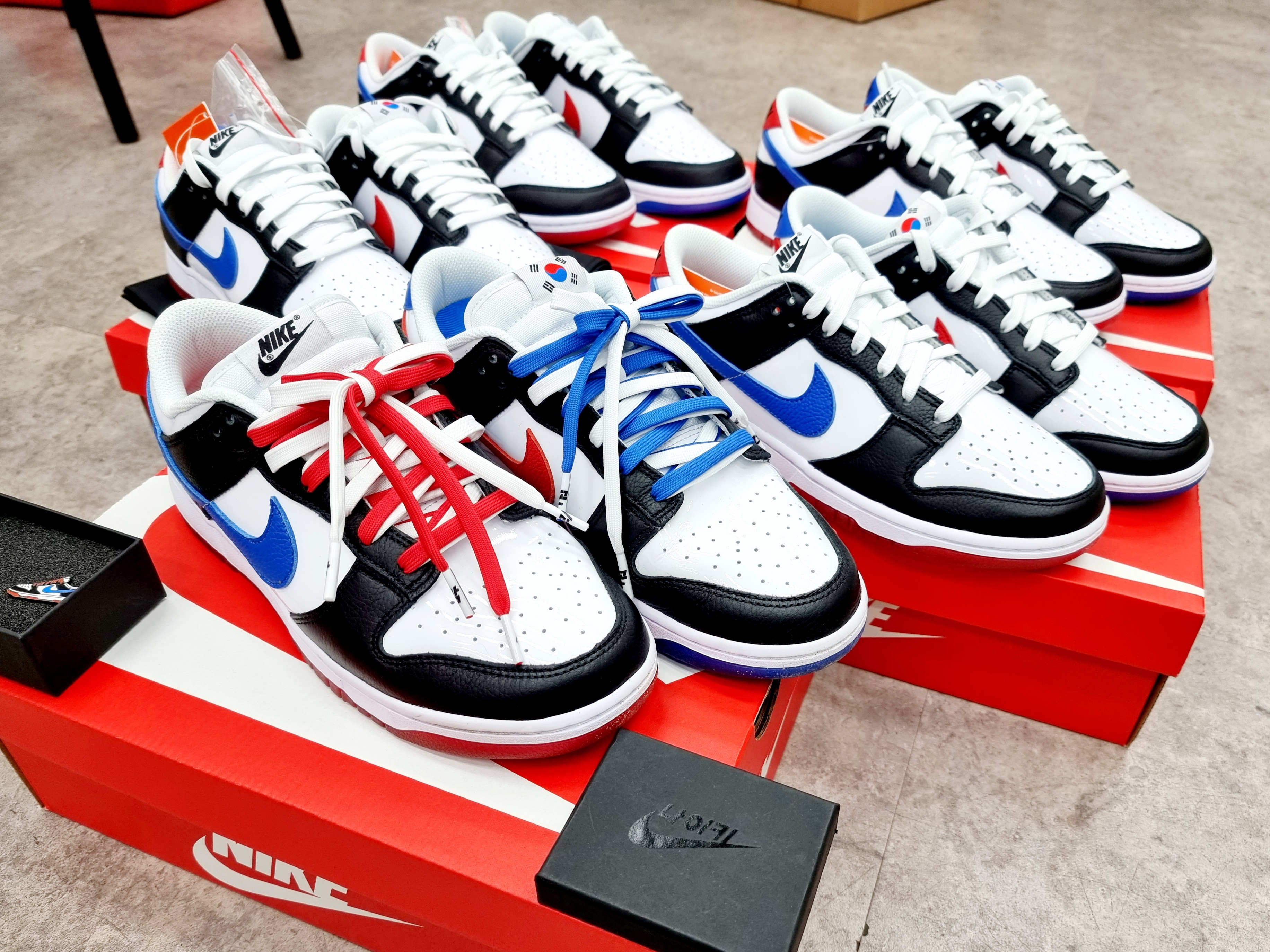Nike Dunk Low SE Seoul, Nike Dunk Low SE Seoul (With Special Gift) 착용 스타일 - 2