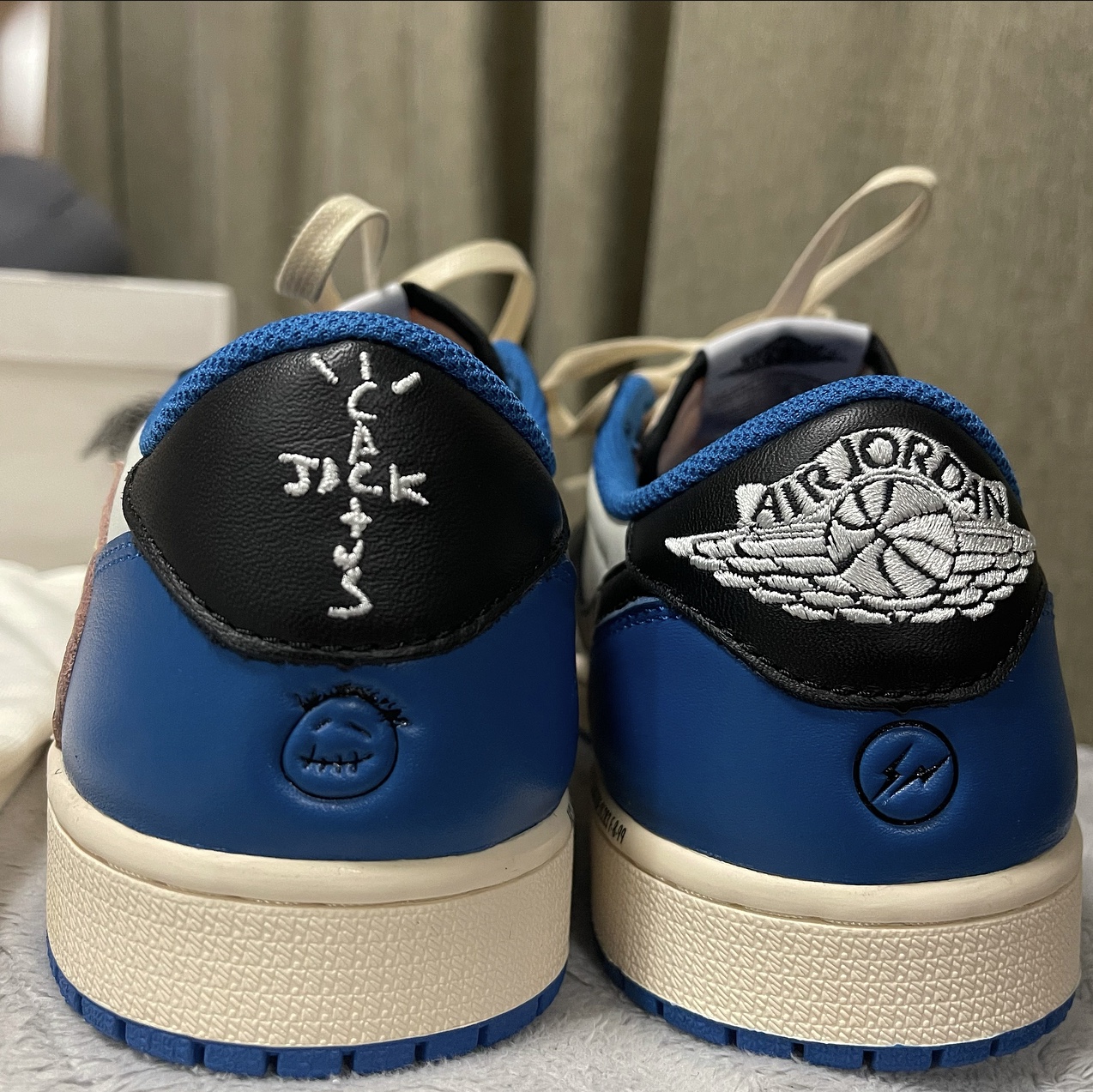 Jordan 1 x Travis Scott x Fragment Retro Low OG SP Military Blue 착용 스타일