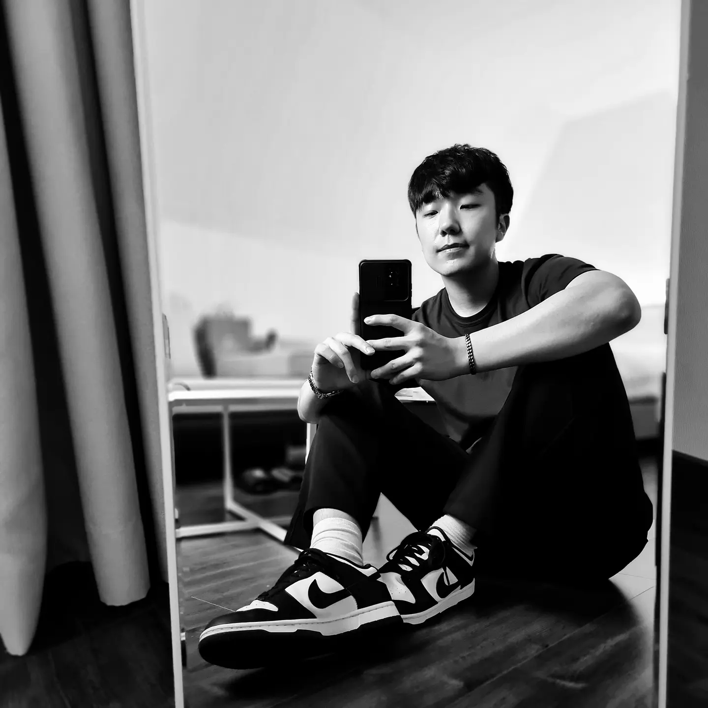 Nike Dunk Low Retro Black, Play Comme des Garcons Gold Heart T-Shirt Navy 착용 스타일 - 1