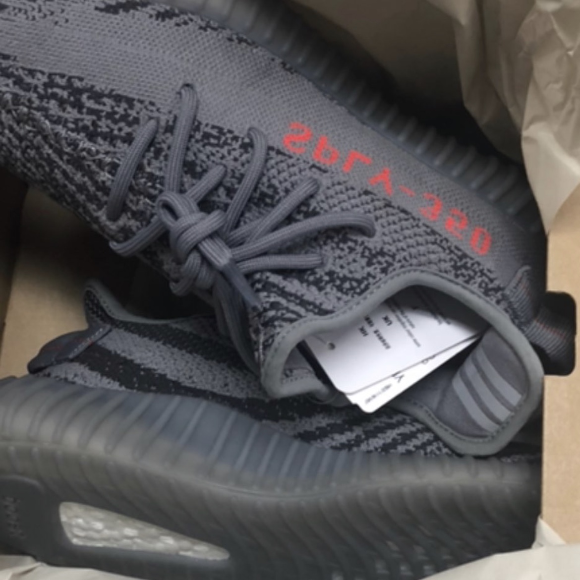Adidas Yeezy Boost 350 V2 Beluga 2.0 착용 스타일