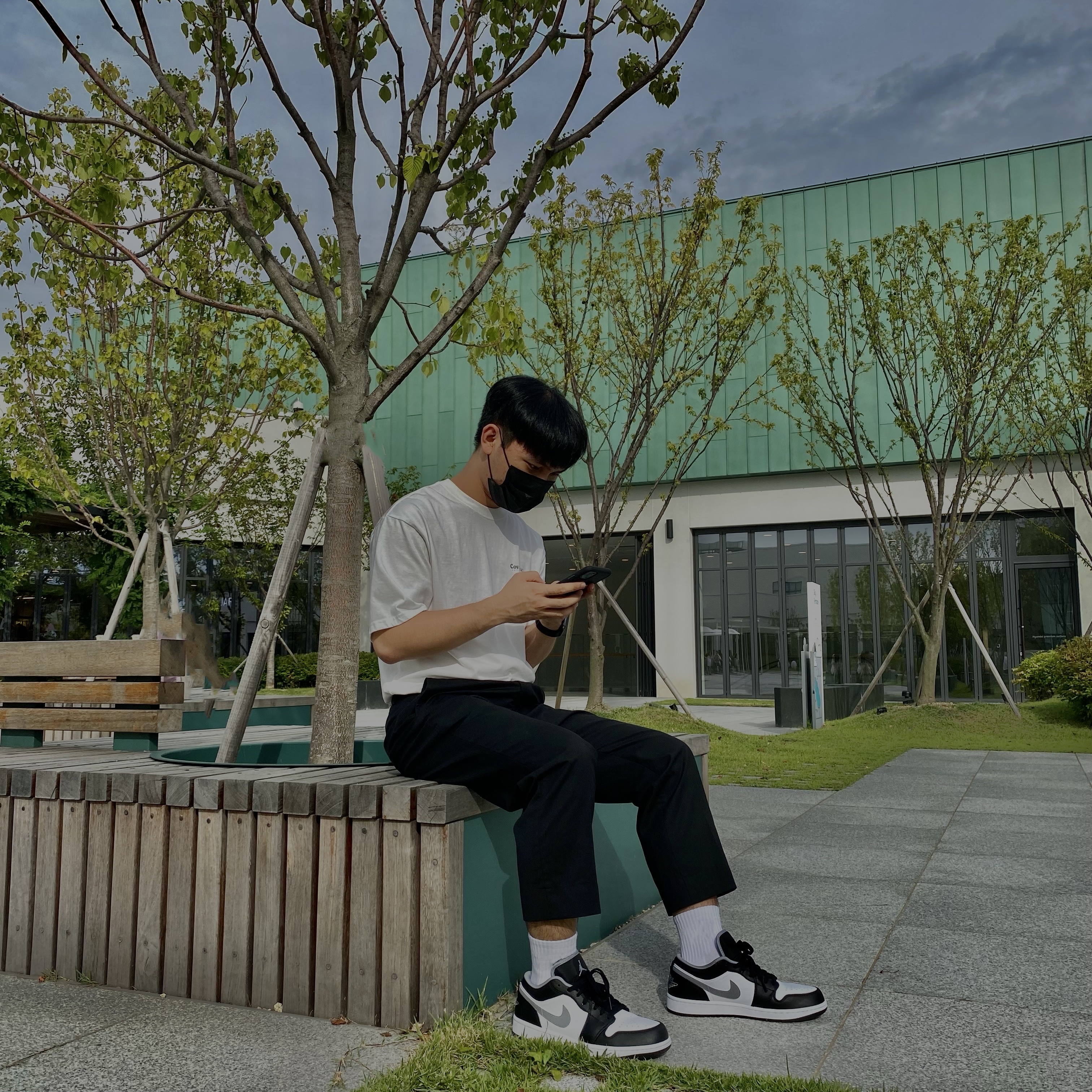 Jordan 1 Low Black Particle Grey 착용 스타일 - 1