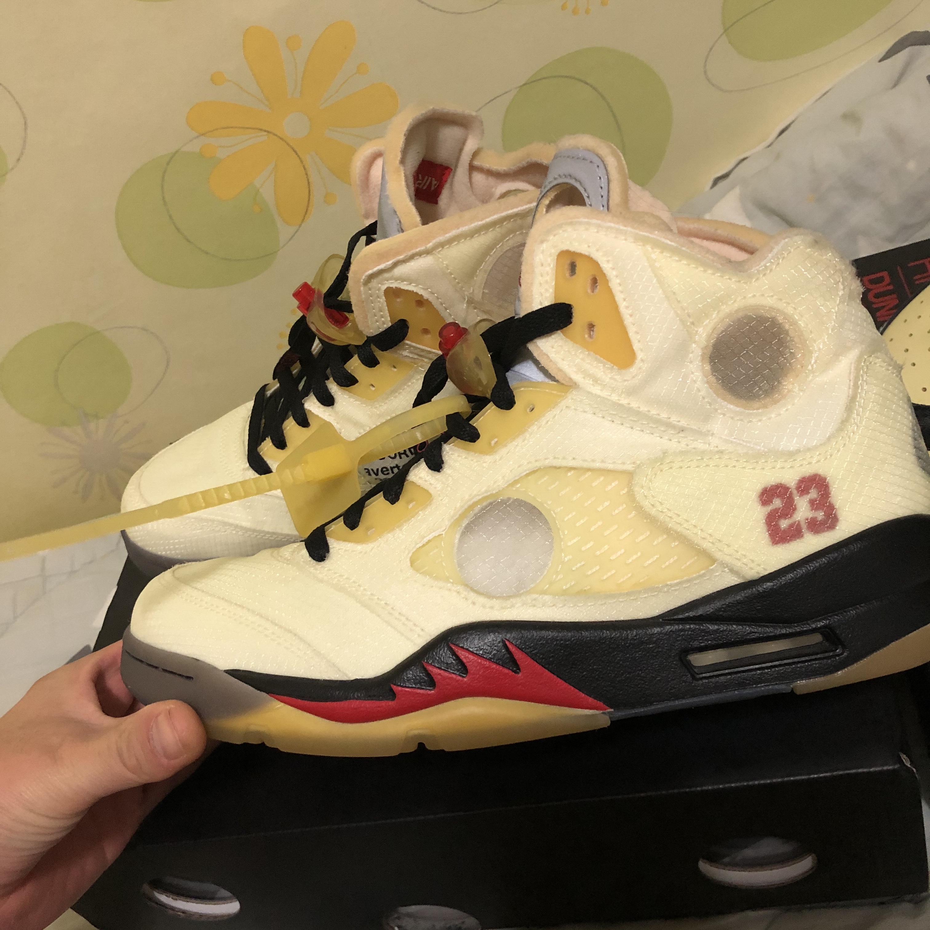 Jordan 5 x Off-White Retro SP Sail Fire Red 착용 스타일 - 2