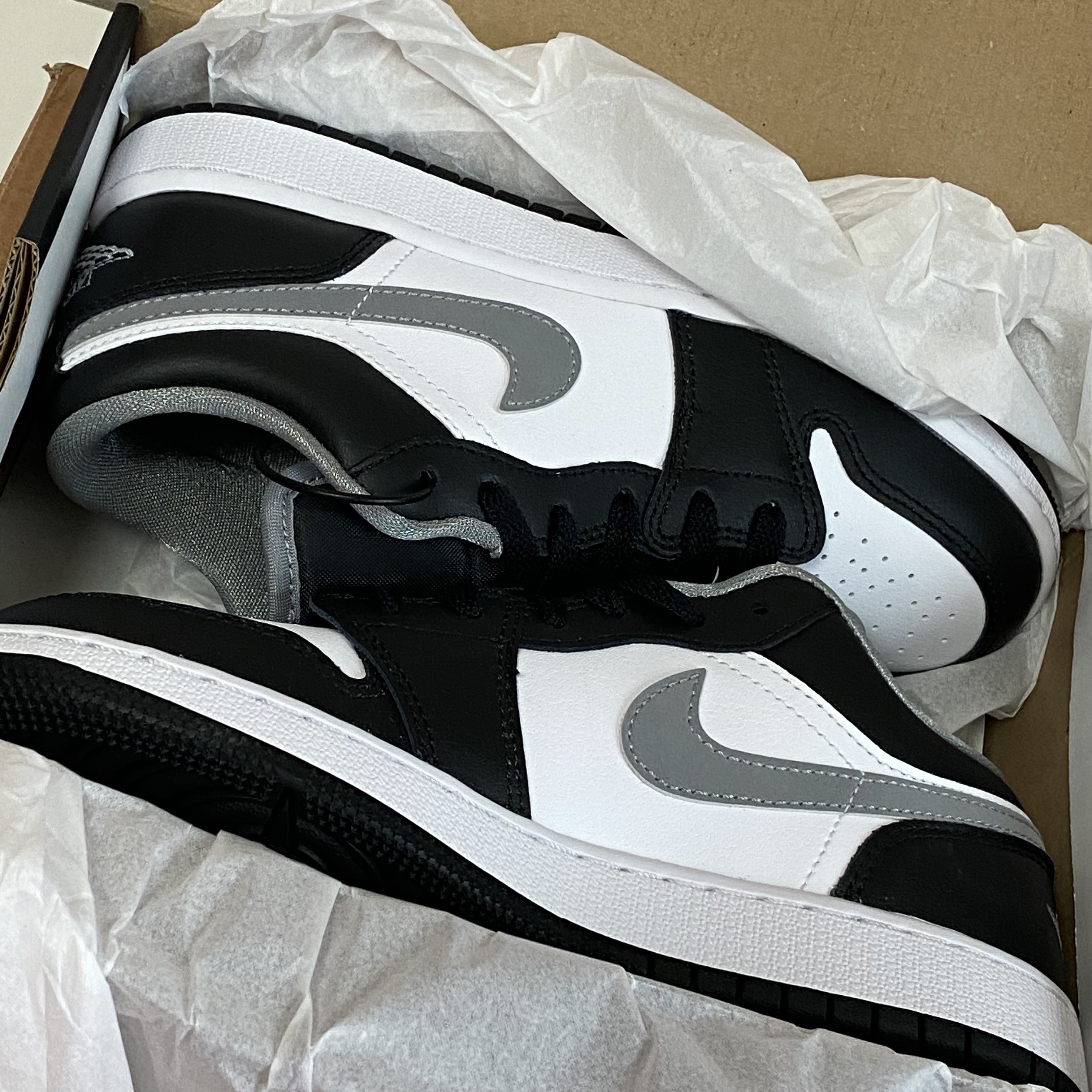 (GS) Jordan 1 Low Black Particle Grey 착용 스타일 - 1