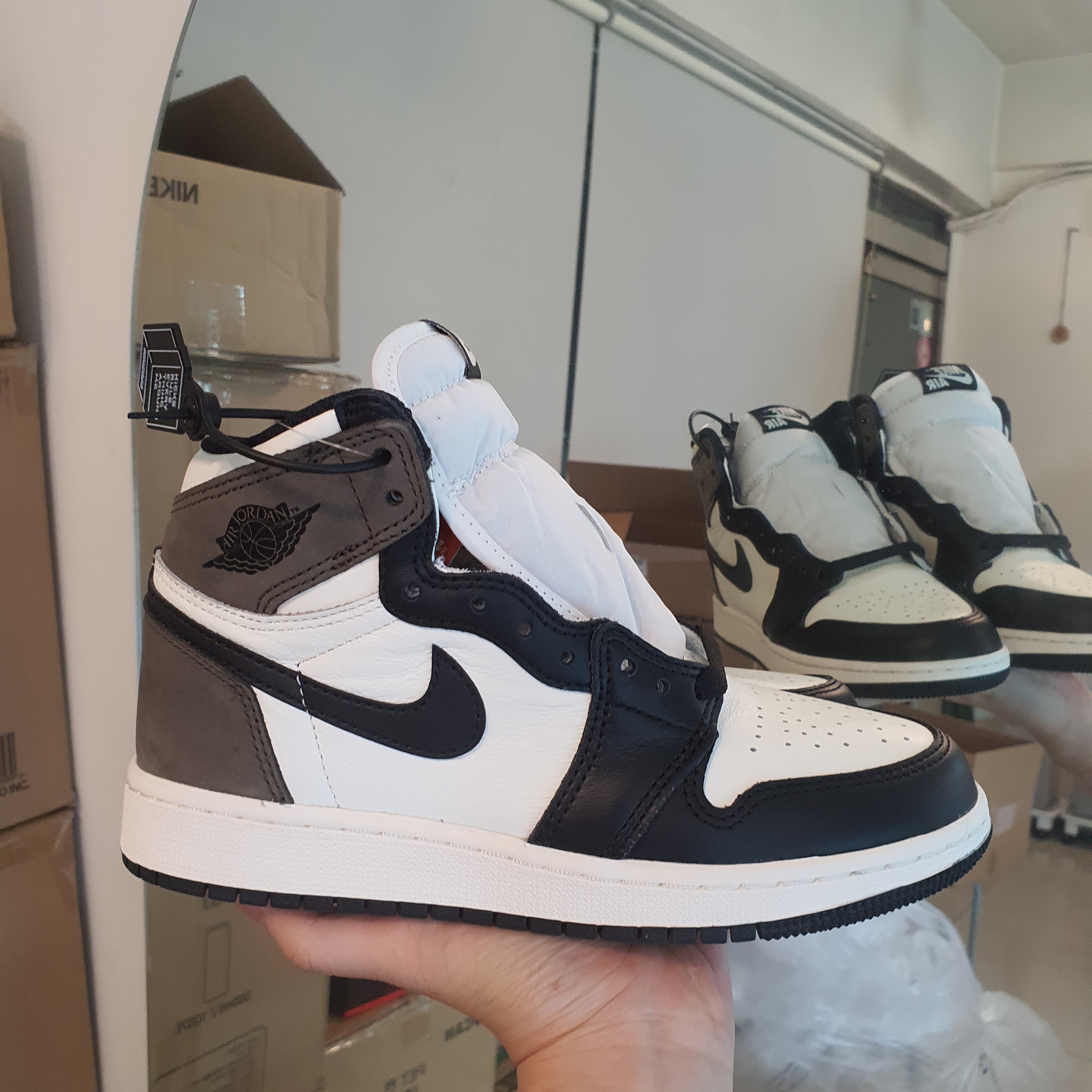 Jordan 1 Retro High OG Black Mocha, (GS) Jordan 1 Retro High OG Black Mocha 착용 스타일