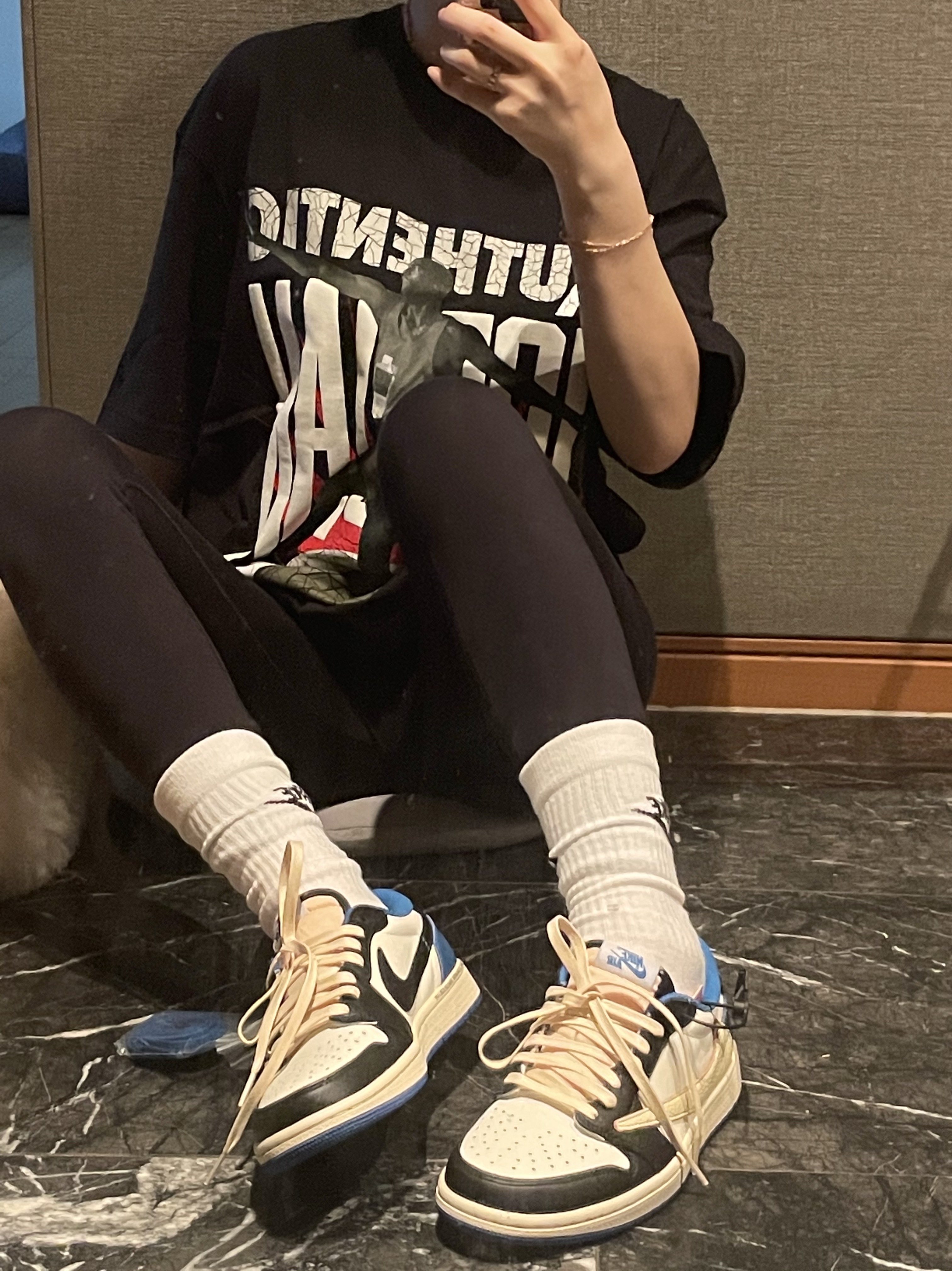 Jordan x Travis Scott x Fragment T-Shirt Sail (DJ0619-133), Jordan 1 x Travis Scott x Fragment Retro Low OG SP Military Blue 착용 스타일 - 4