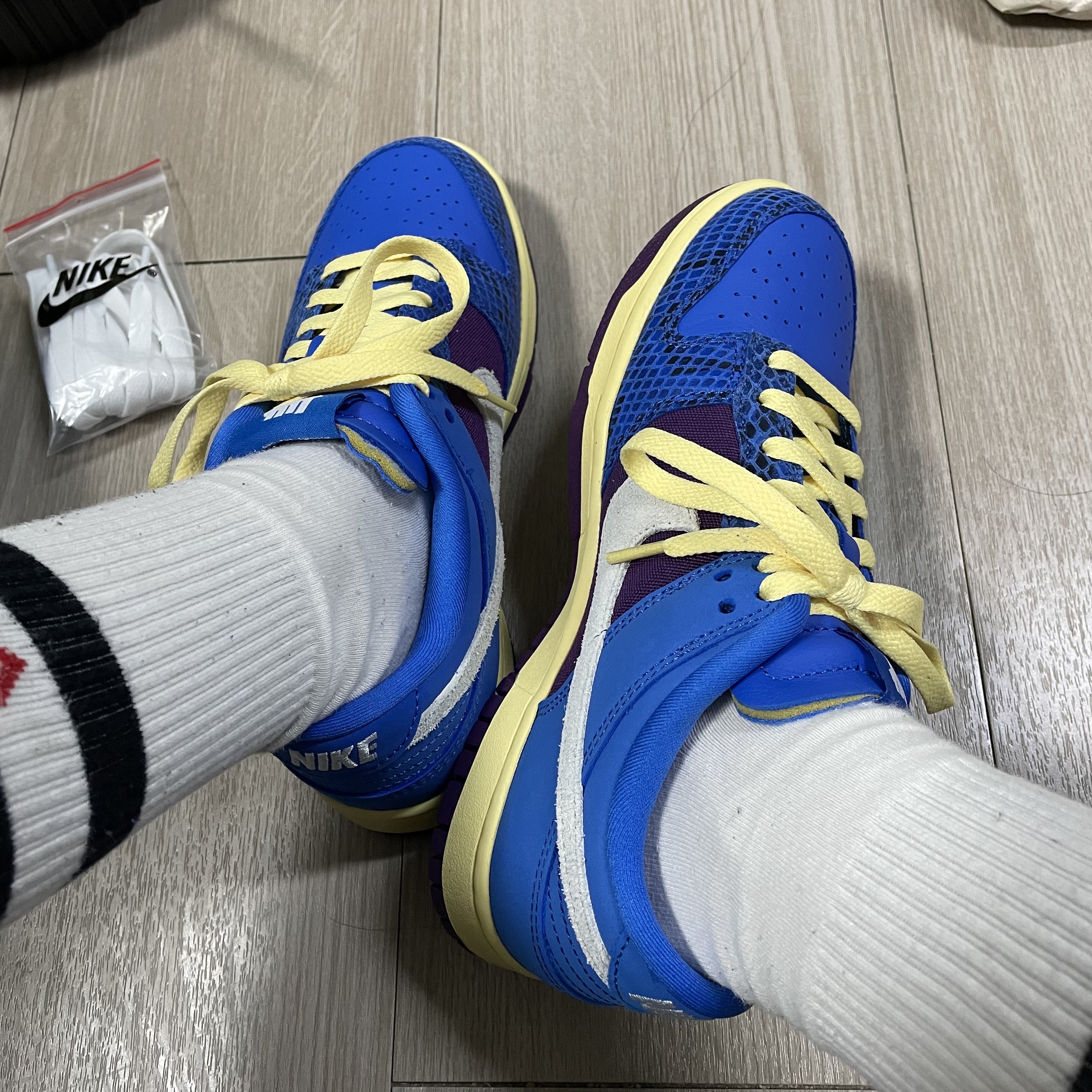 Nike x Undefeated Dunk Low SP 5 On It 착용 스타일
