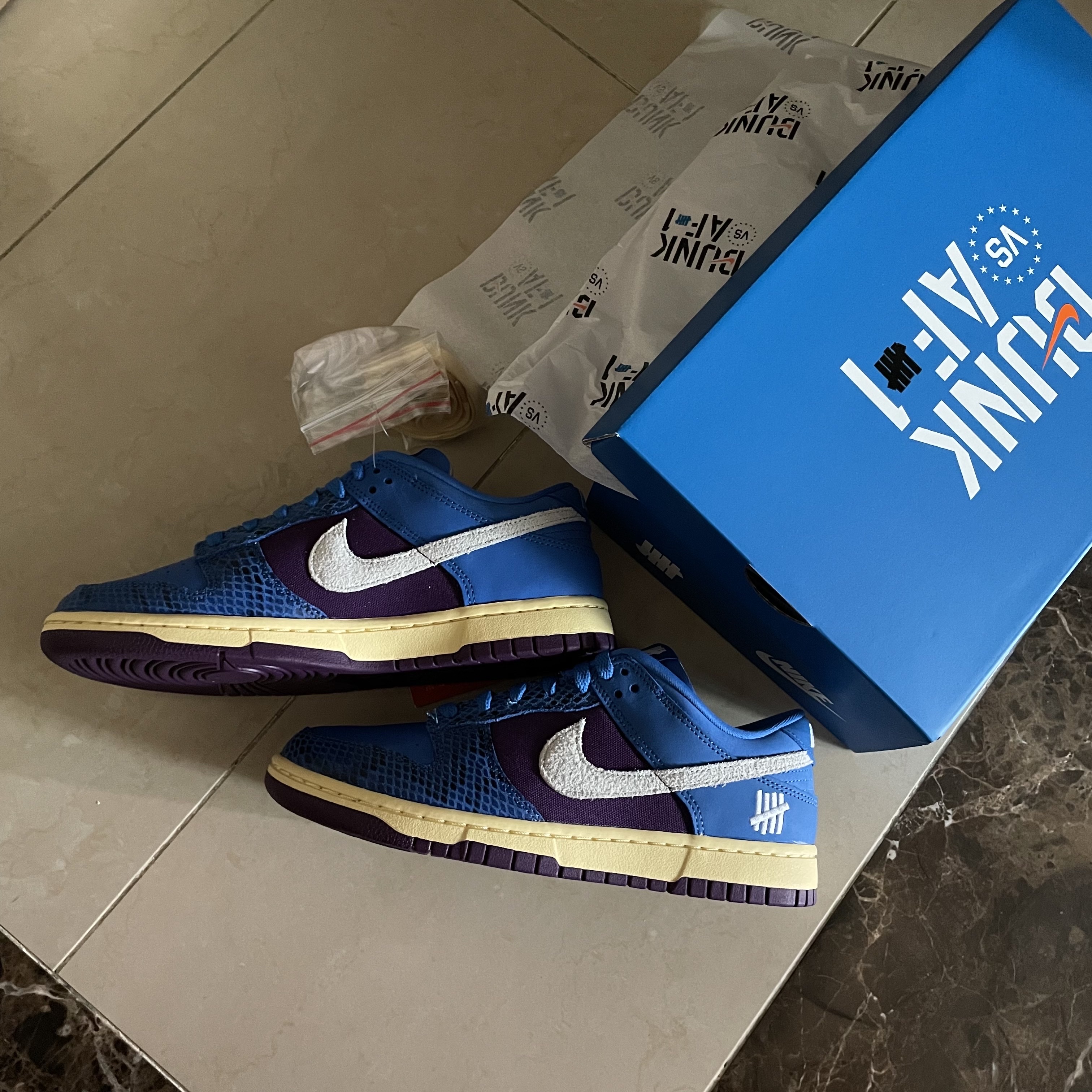 Nike x Undefeated Dunk Low SP 5 On It 착용 스타일 - 3